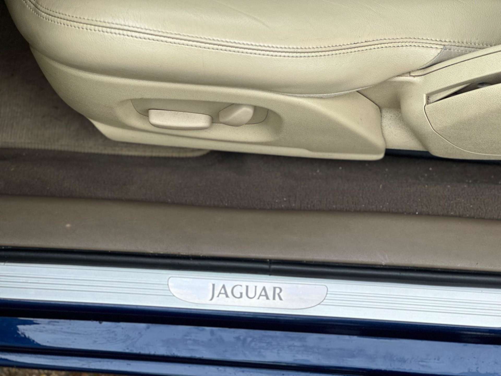 Jaguar S-Type 2.5 V6 SE Plus 4dr #24