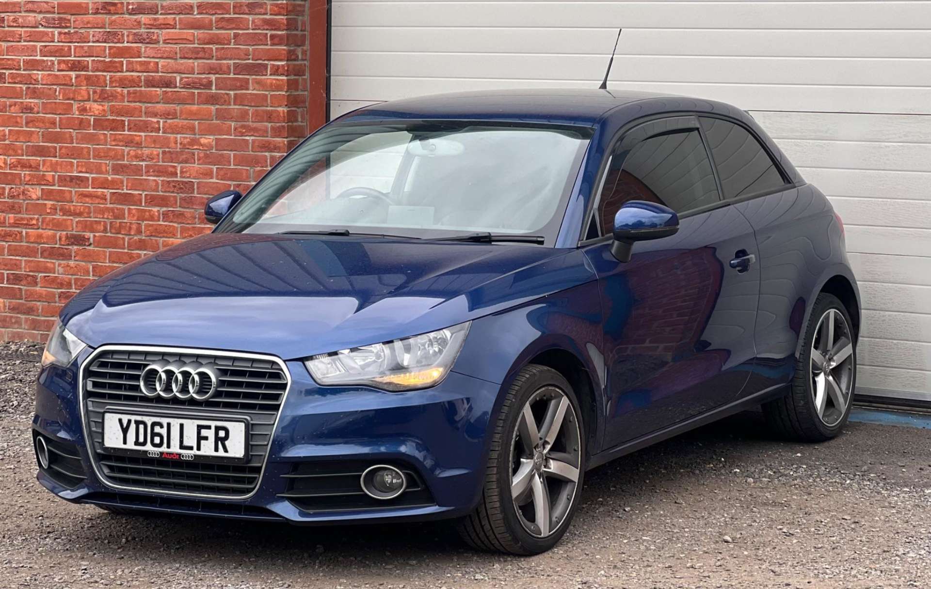 2011 A1 1.6 TDI SPORT EURO 5 S S 3DR 75,159 MILES 2011 MANUAL... photo