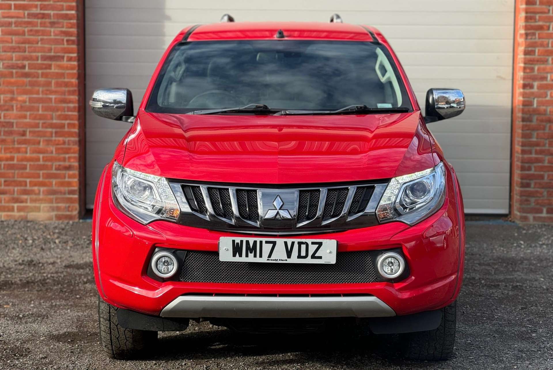 Mitsubishi L200 2.4 L200 Barbarian DI-D Auto 4WD #1