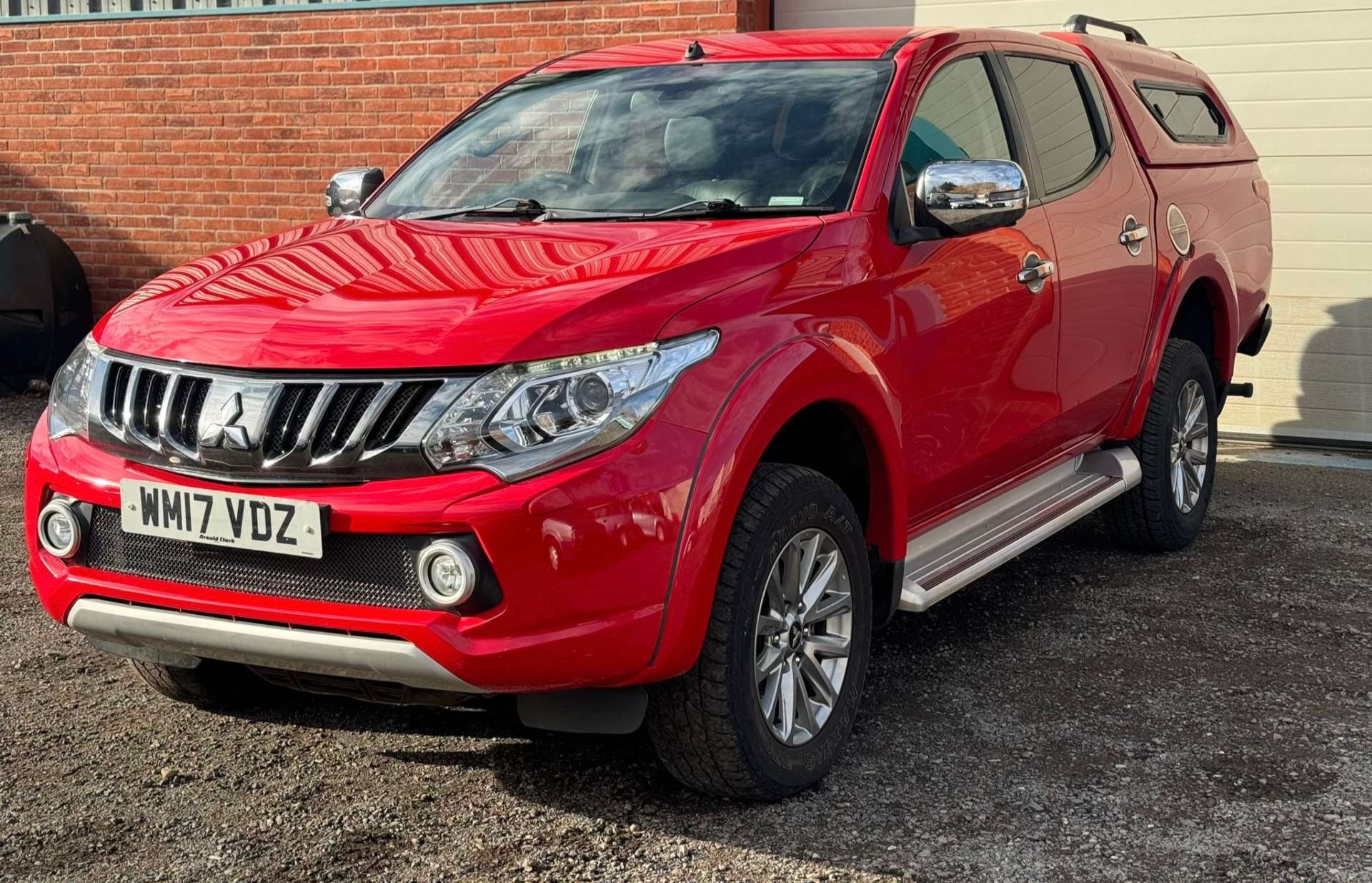 Mitsubishi L200 2.4 L200 Barbarian DI-D Auto 4WD #2