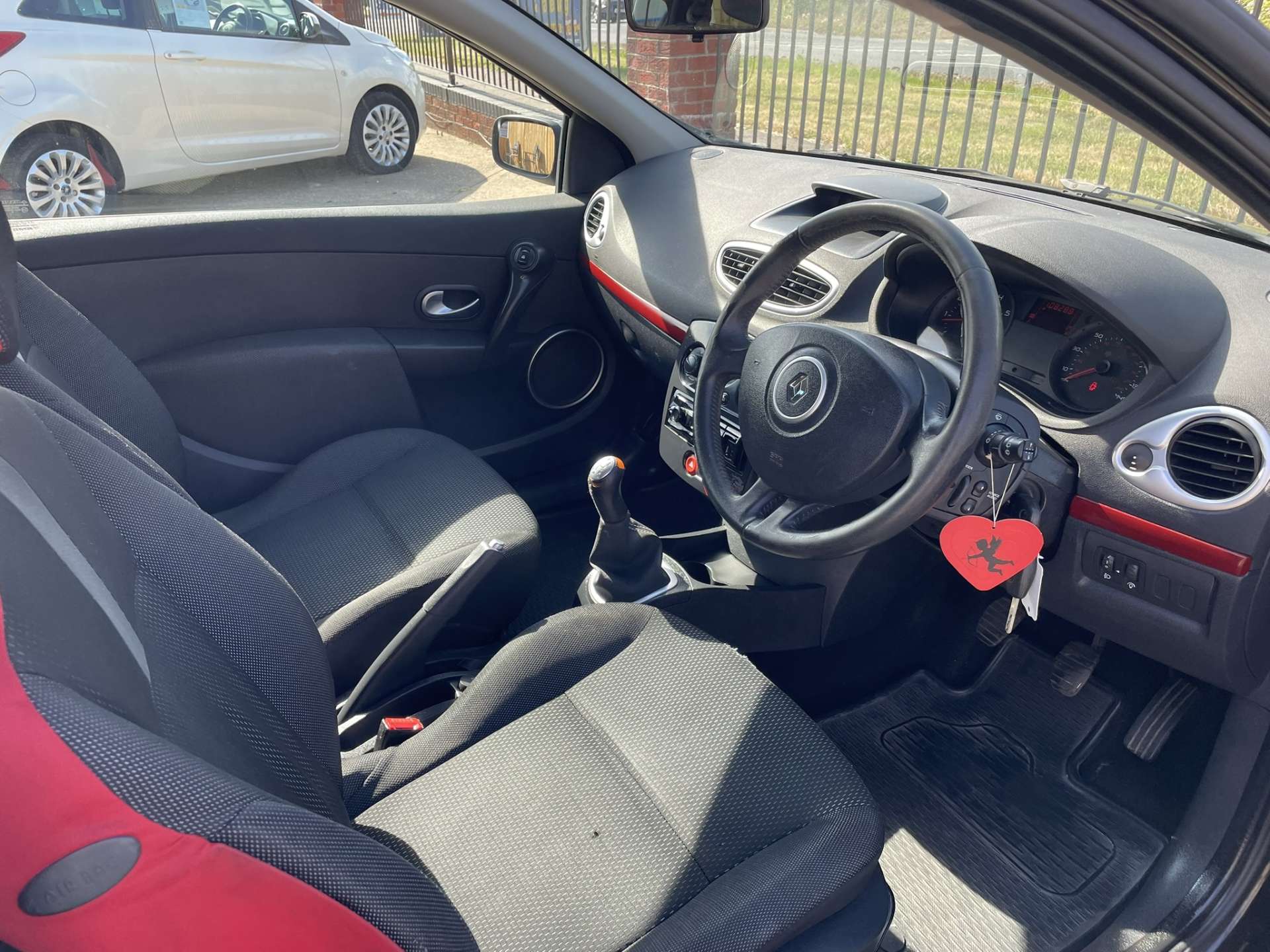 RENAULT CLIO 1.1 Clio Rip Curl 16v 3dr