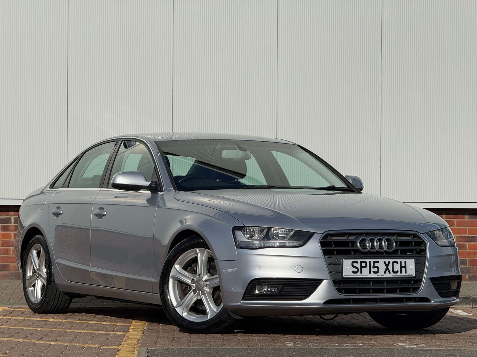 Silver 2015 Audi A4 Saloon Front-wheel drive Manual