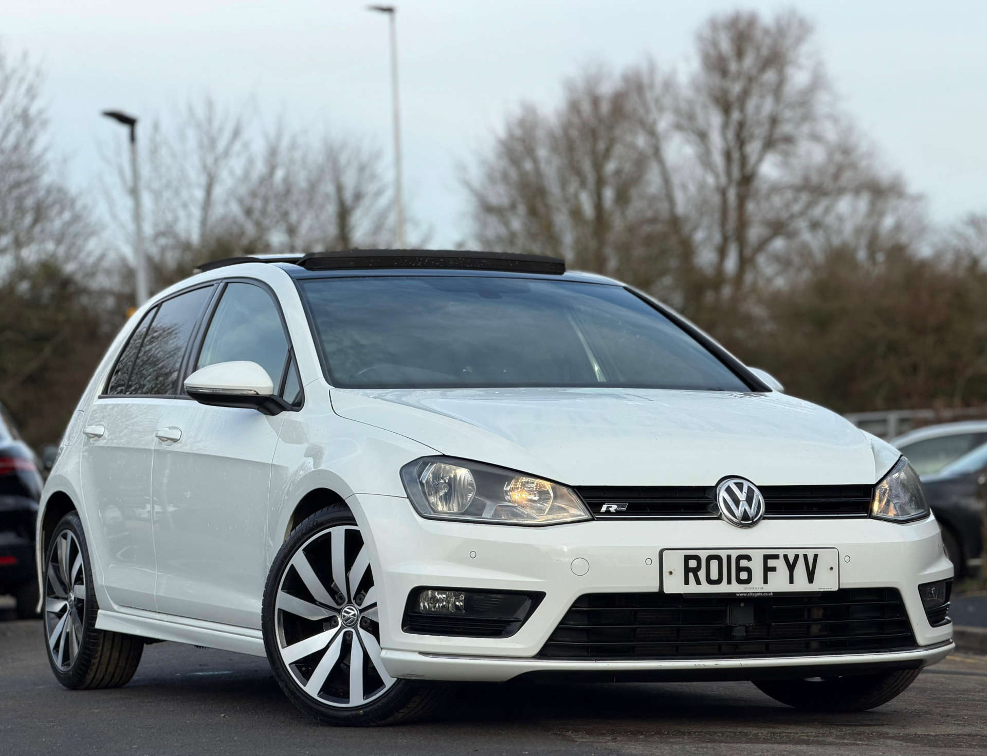 2016 Volkswagen Golf 2.0TDI R-Line 5d