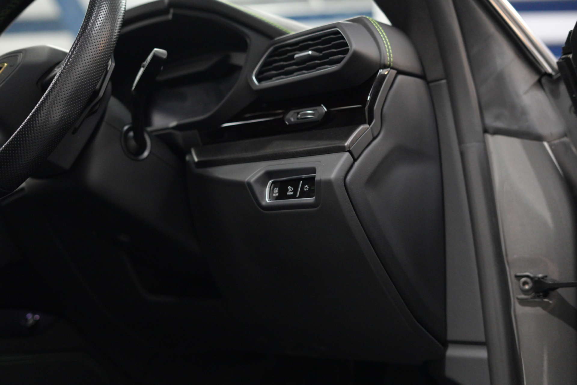 LAMBORGHINI URUS 4.0 Urus V8 Auto 4WD 5dr #98