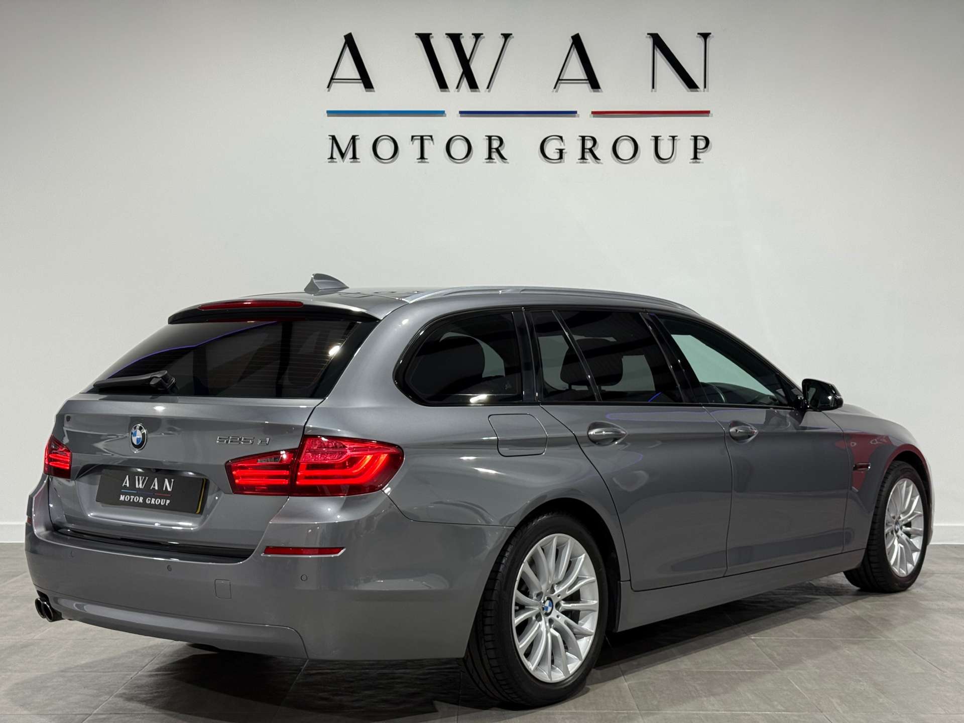 BMW 5 SERIES 2.0 525d Luxury Auto 5dr #3