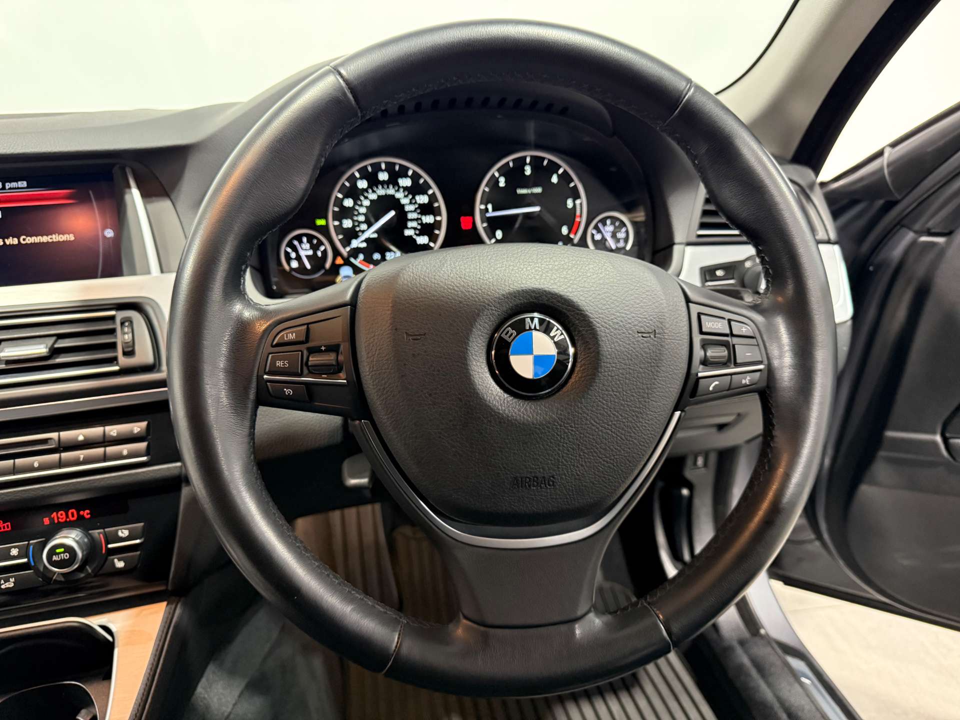 BMW 5 SERIES 2.0 525d Luxury Auto 5dr #11
