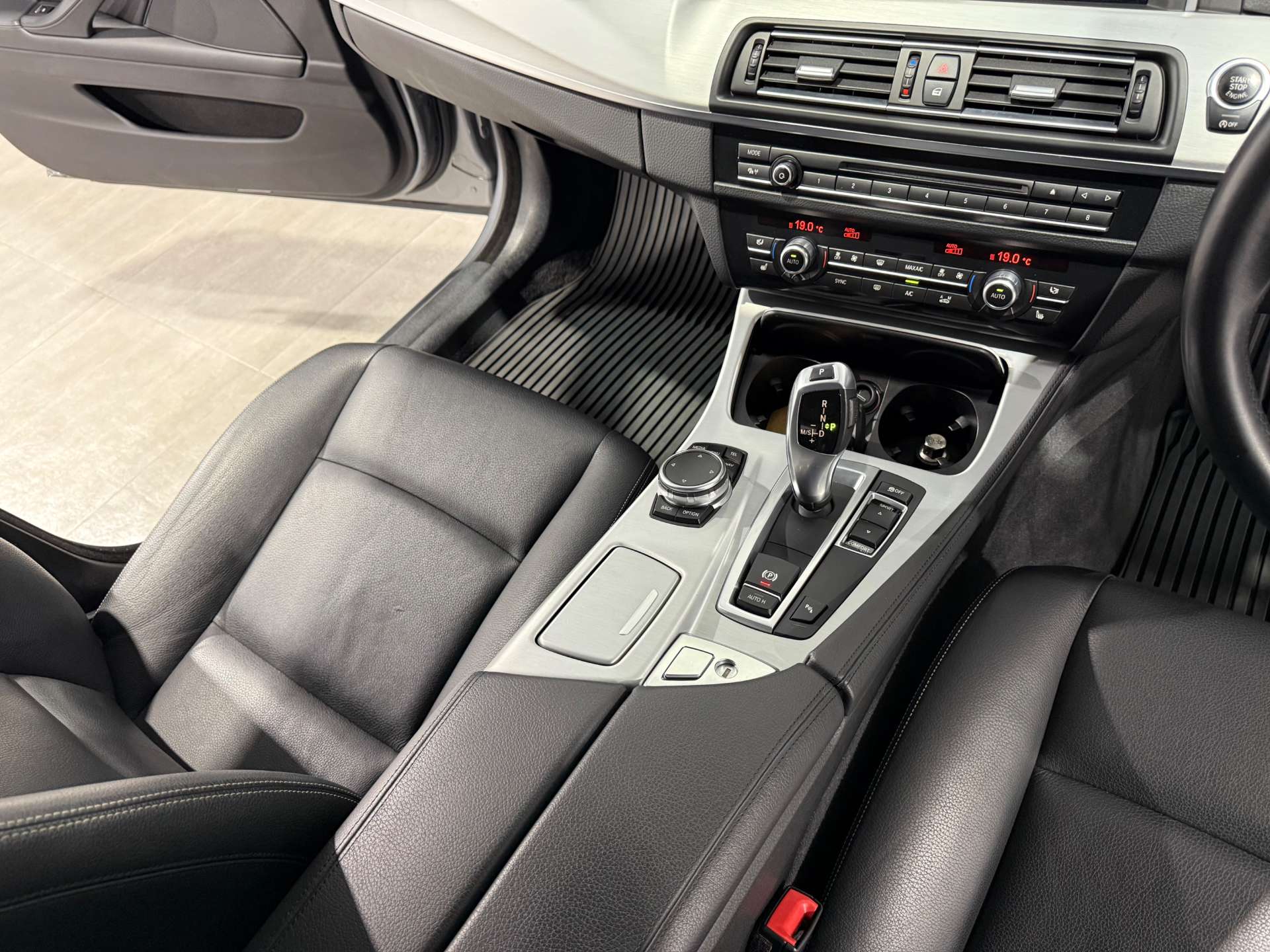 BMW 5 SERIES 2.0 525d Luxury Auto 5dr #16