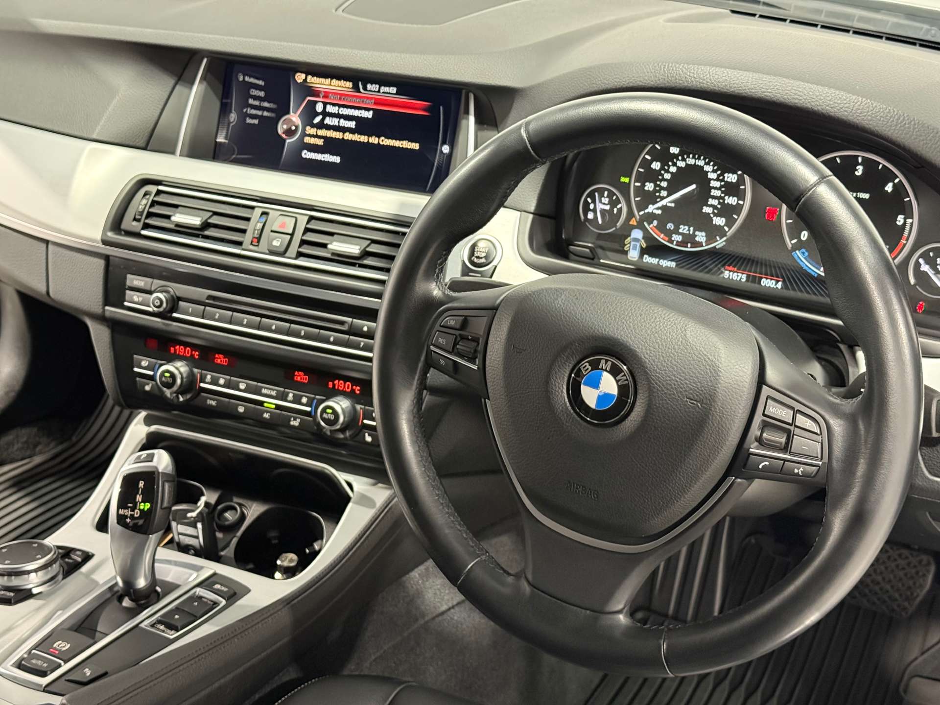 BMW 5 SERIES 2.0 525d Luxury Auto 5dr #44