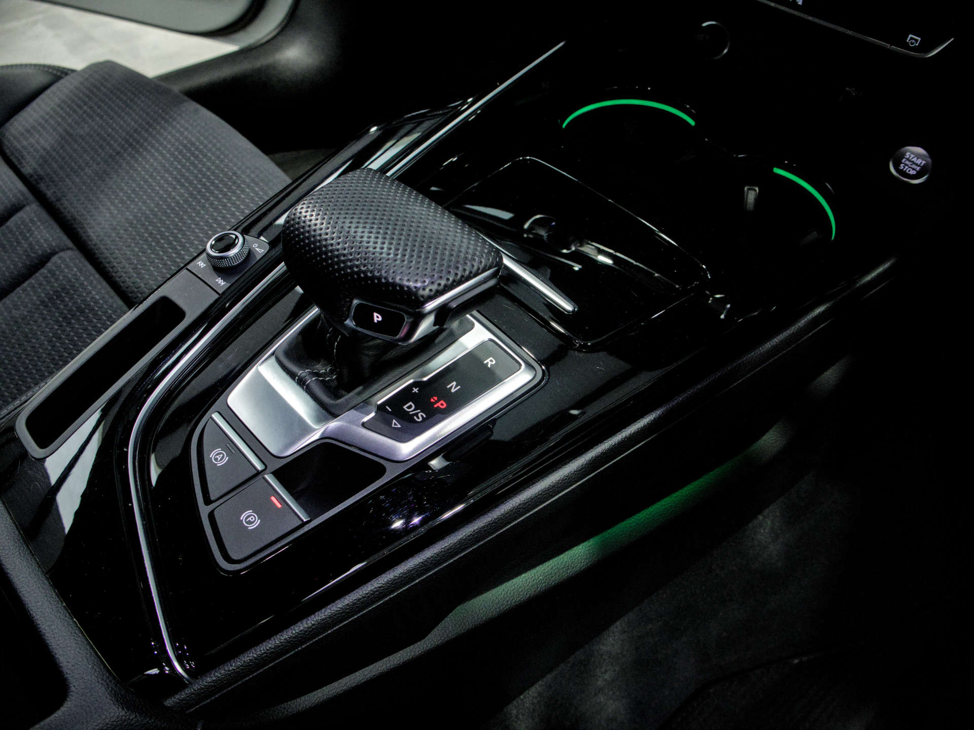 AUDI A4 2.0 A4 Black Edition 40 TFSI MHEV Semi-Auto 5dr #25