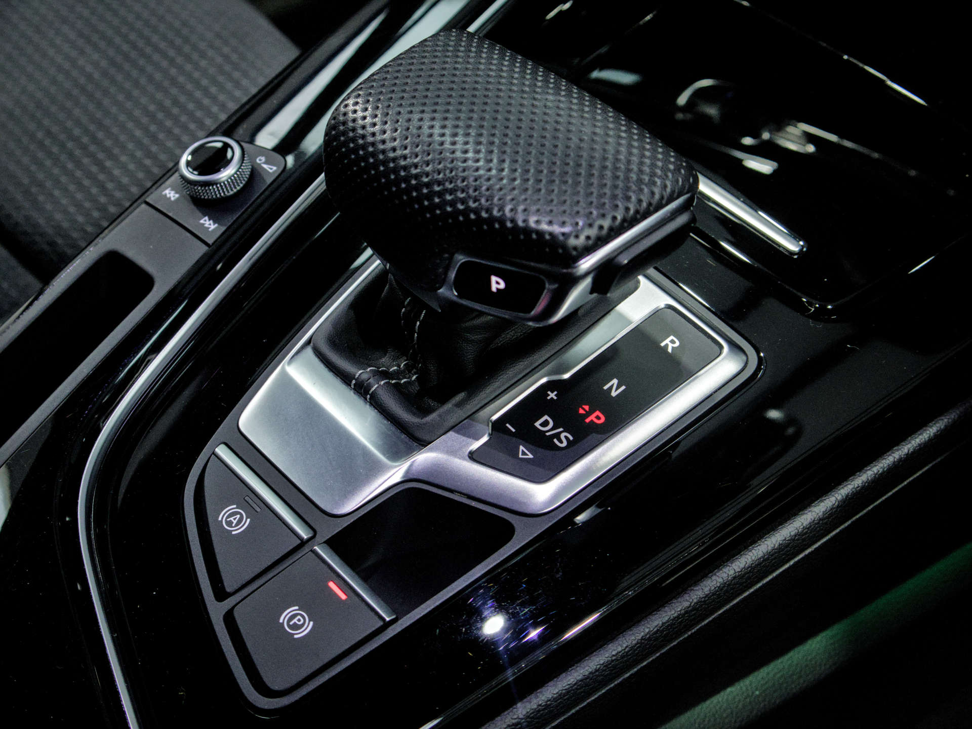 AUDI A4 2.0 A4 Black Edition 40 TFSI MHEV Semi-Auto 5dr #27