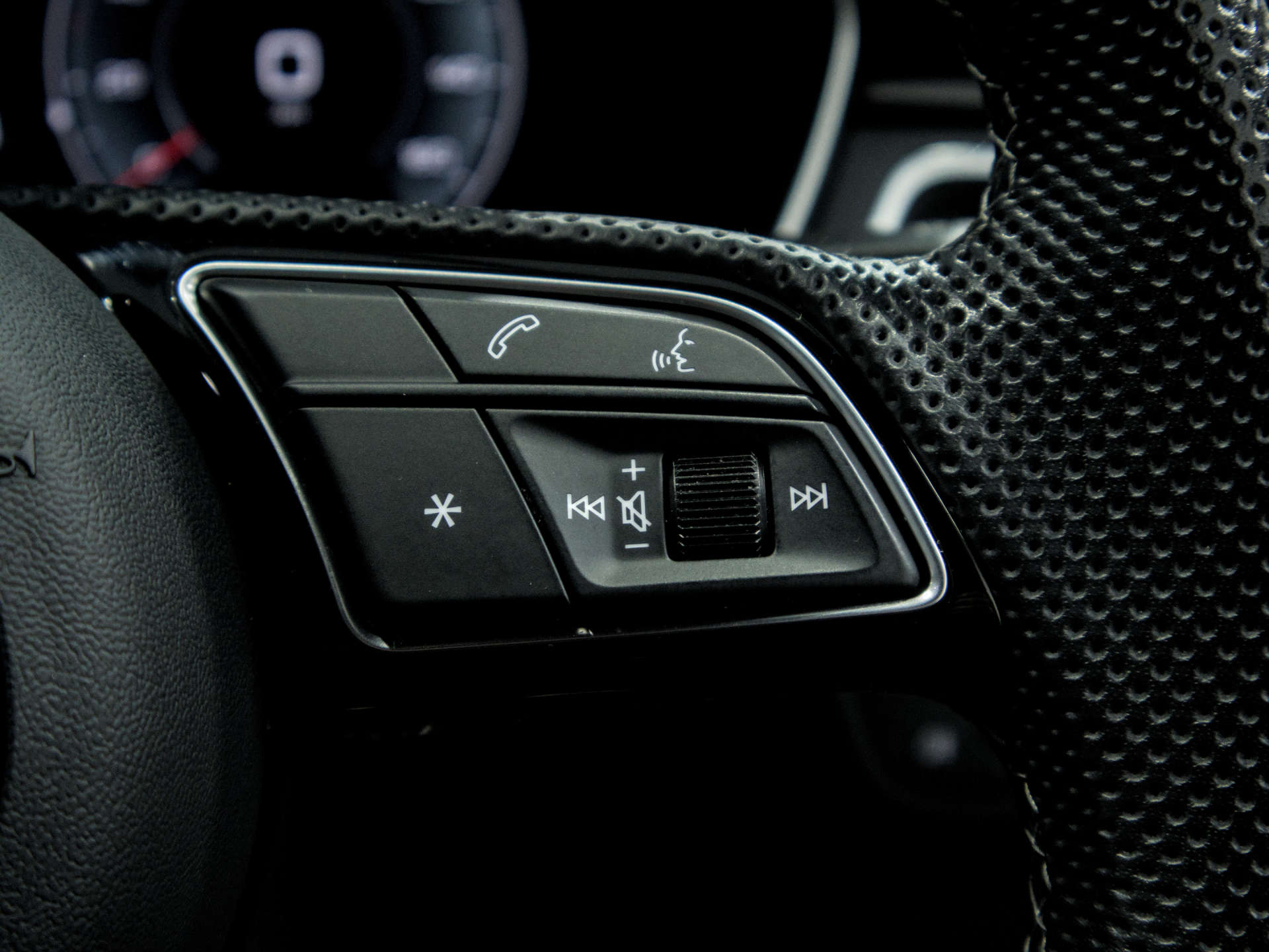 AUDI A4 2.0 A4 Black Edition 40 TFSI MHEV Semi-Auto 5dr #31