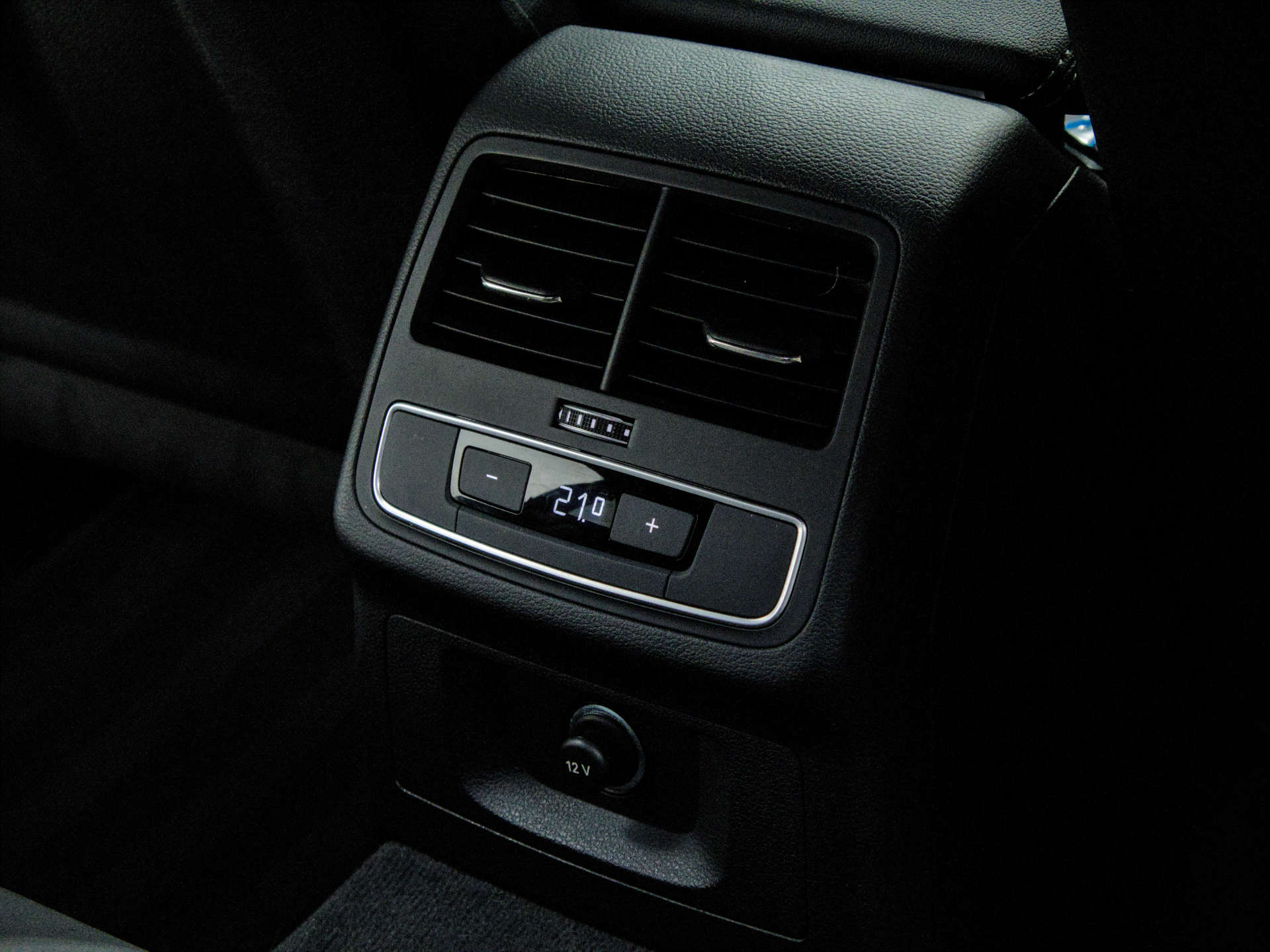 AUDI A4 2.0 A4 Black Edition 40 TFSI MHEV Semi-Auto 5dr #42