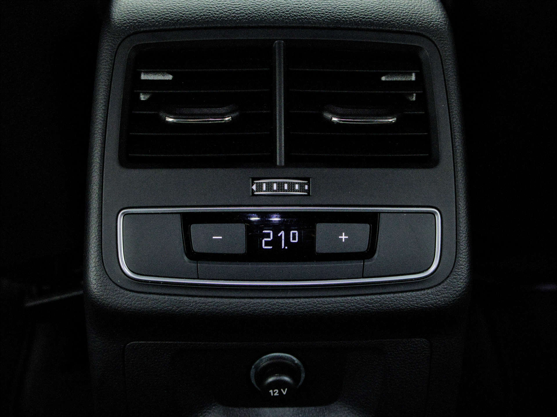 AUDI A4 2.0 A4 Black Edition 40 TFSI MHEV Semi-Auto 5dr #43