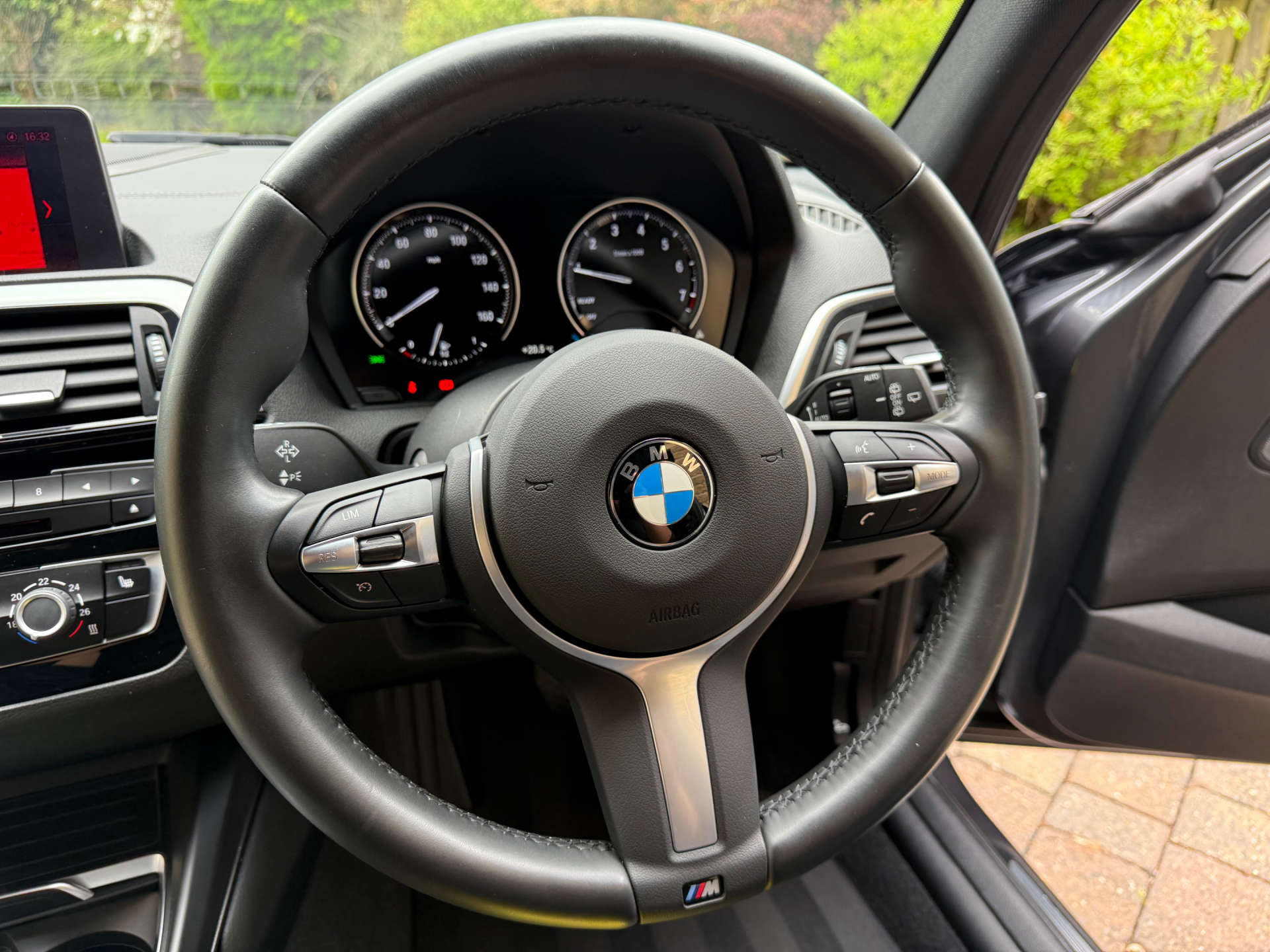 BMW 1 SERIES 1.5 118i M Sport Shadow Edition Auto 5dr #6