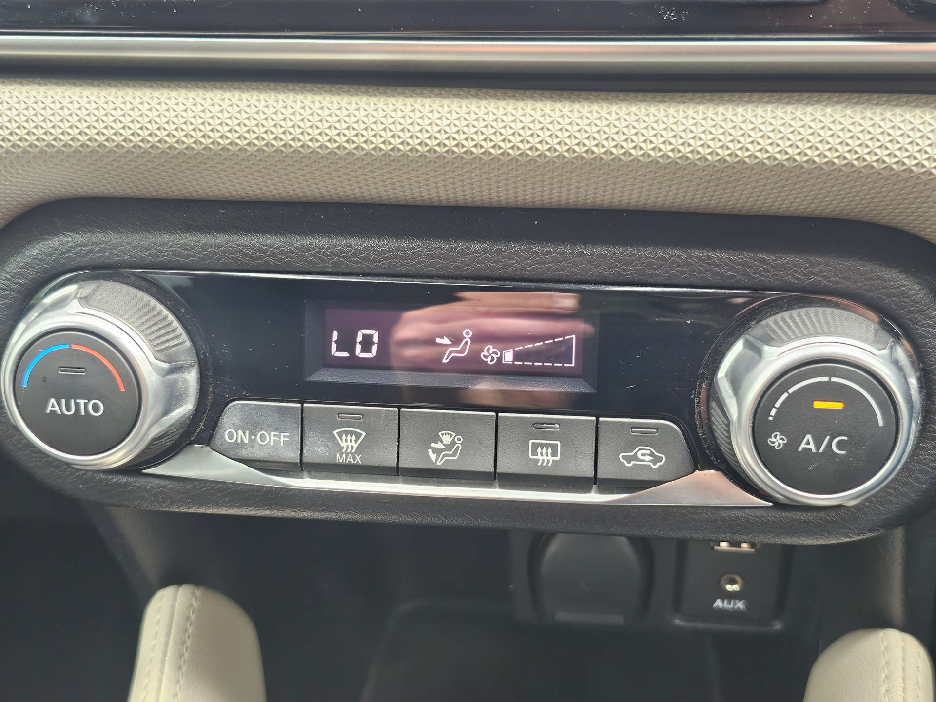 NISSAN MICRA 0.9 Micra N-Connecta IG-T 5dr #27