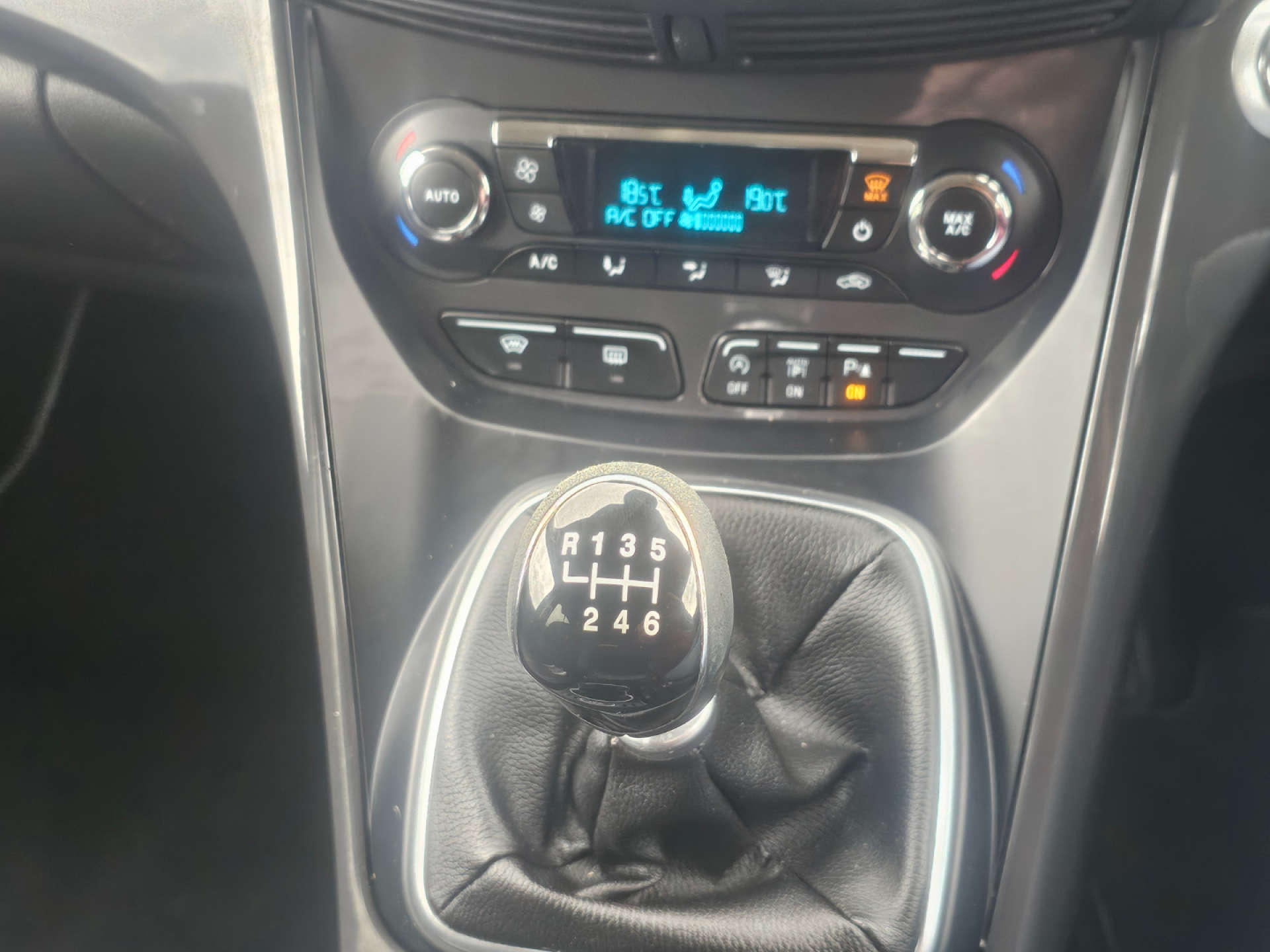 FORD KUGA 1.5 Kuga Titanium 5dr #32
