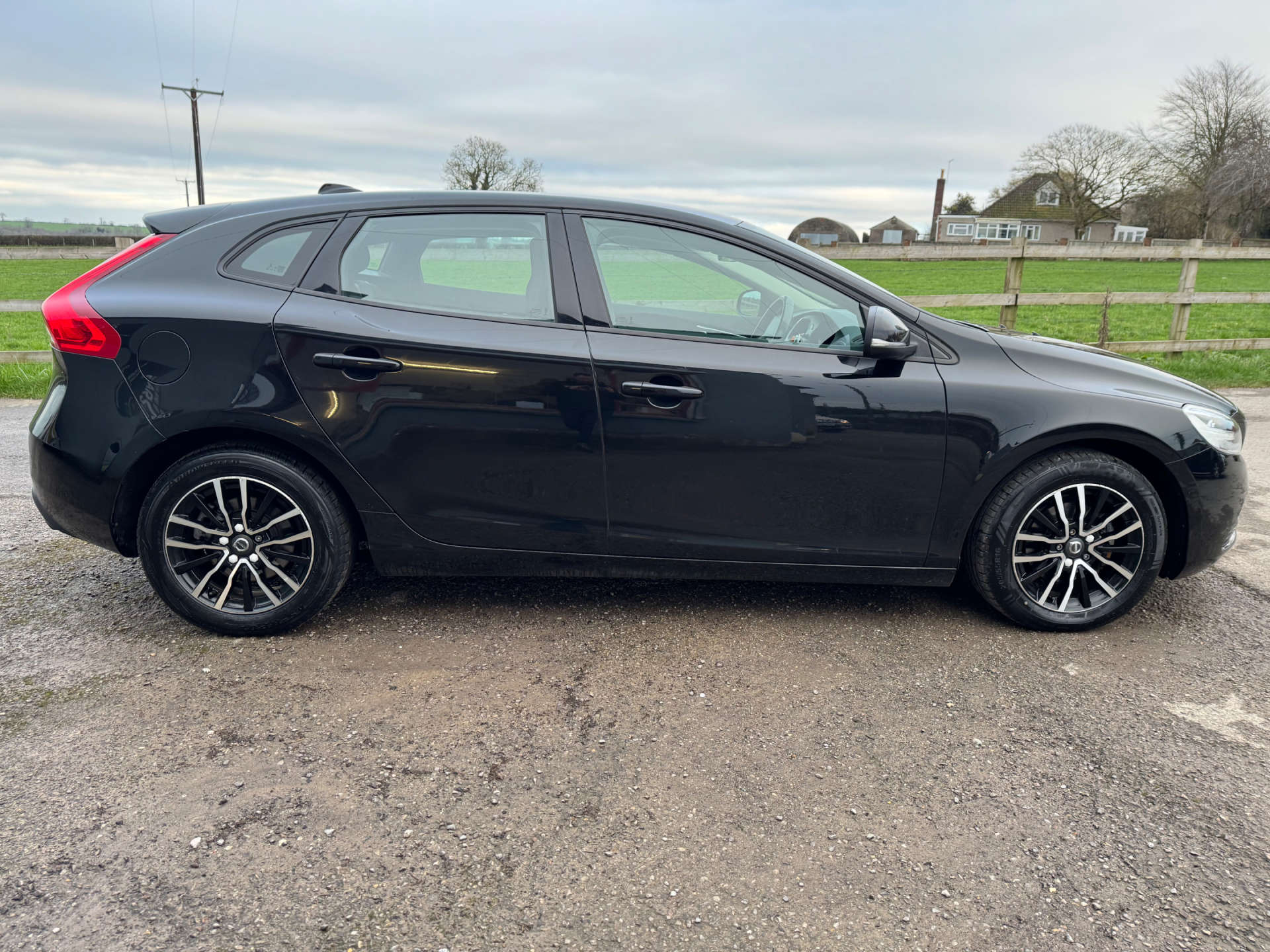 VOLVO V40 2.0 V40 Momentum Edition D2 5dr #3
