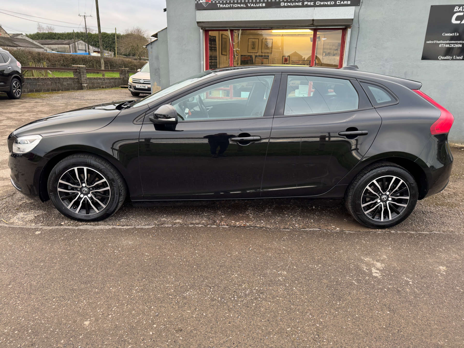 VOLVO V40 2.0 V40 Momentum Edition D2 5dr #4