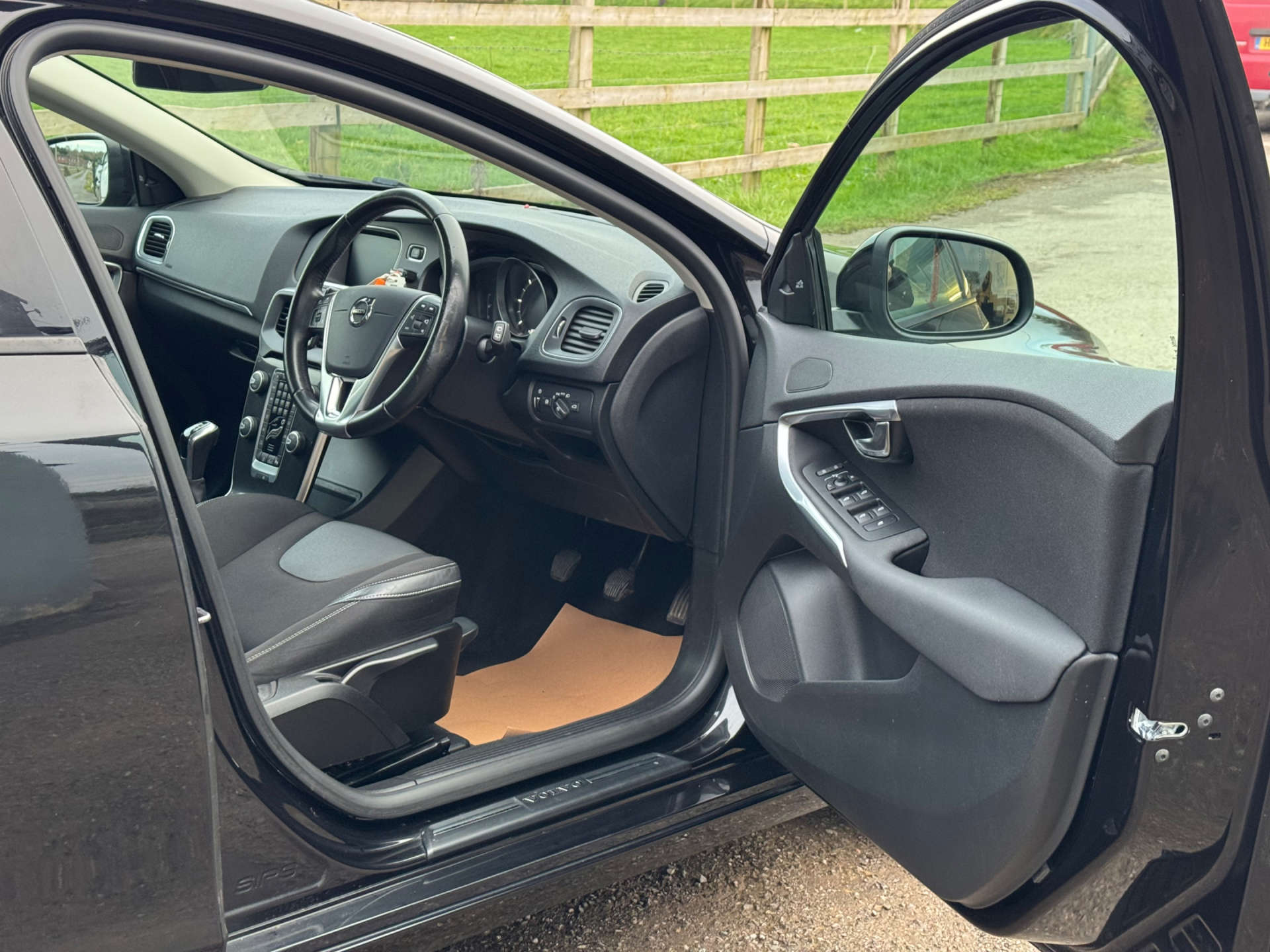 VOLVO V40 2.0 V40 Momentum Edition D2 5dr #8