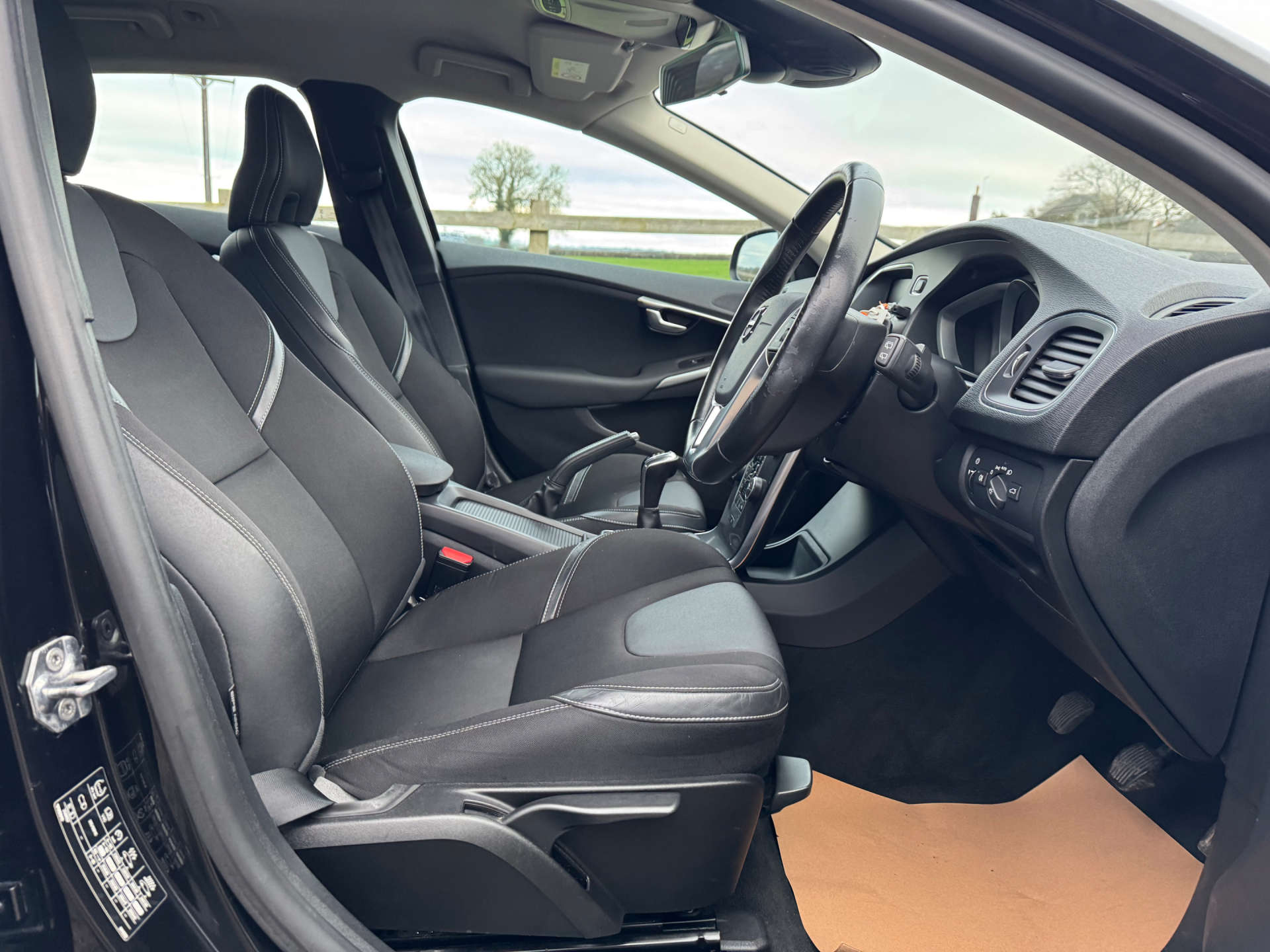 VOLVO V40 2.0 V40 Momentum Edition D2 5dr #9