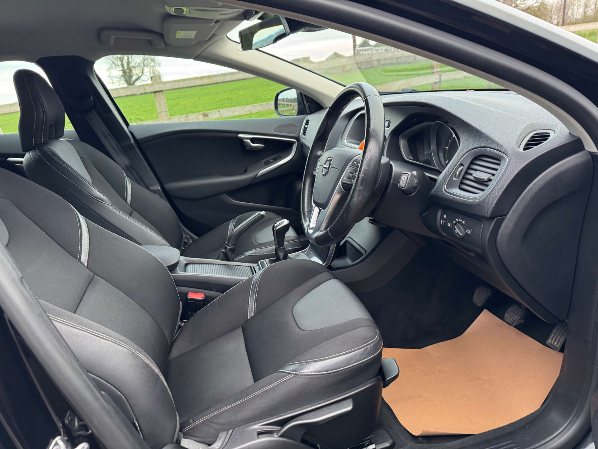 VOLVO V40 2.0 V40 Momentum Edition D2 5dr #10