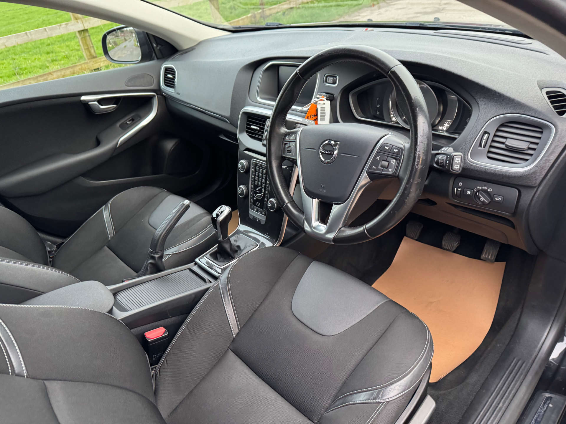 VOLVO V40 2.0 V40 Momentum Edition D2 5dr #12