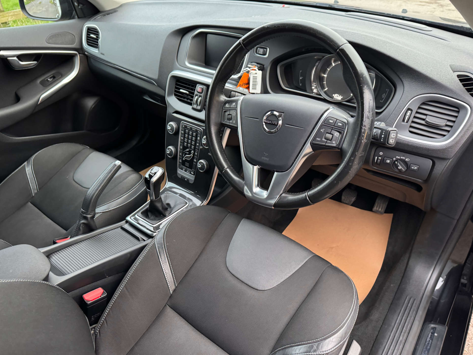 VOLVO V40 2.0 V40 Momentum Edition D2 5dr #13