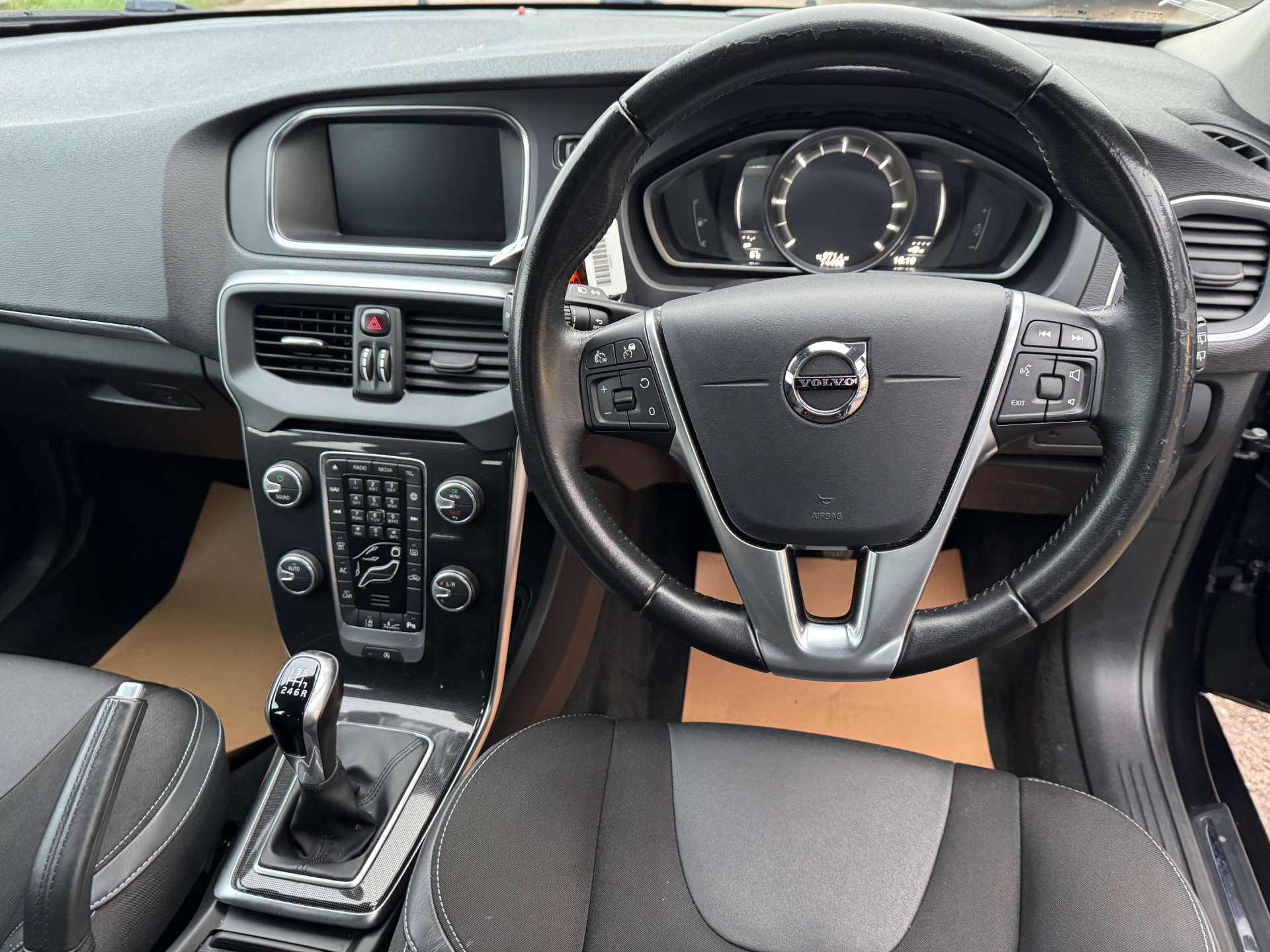 VOLVO V40 2.0 V40 Momentum Edition D2 5dr #14