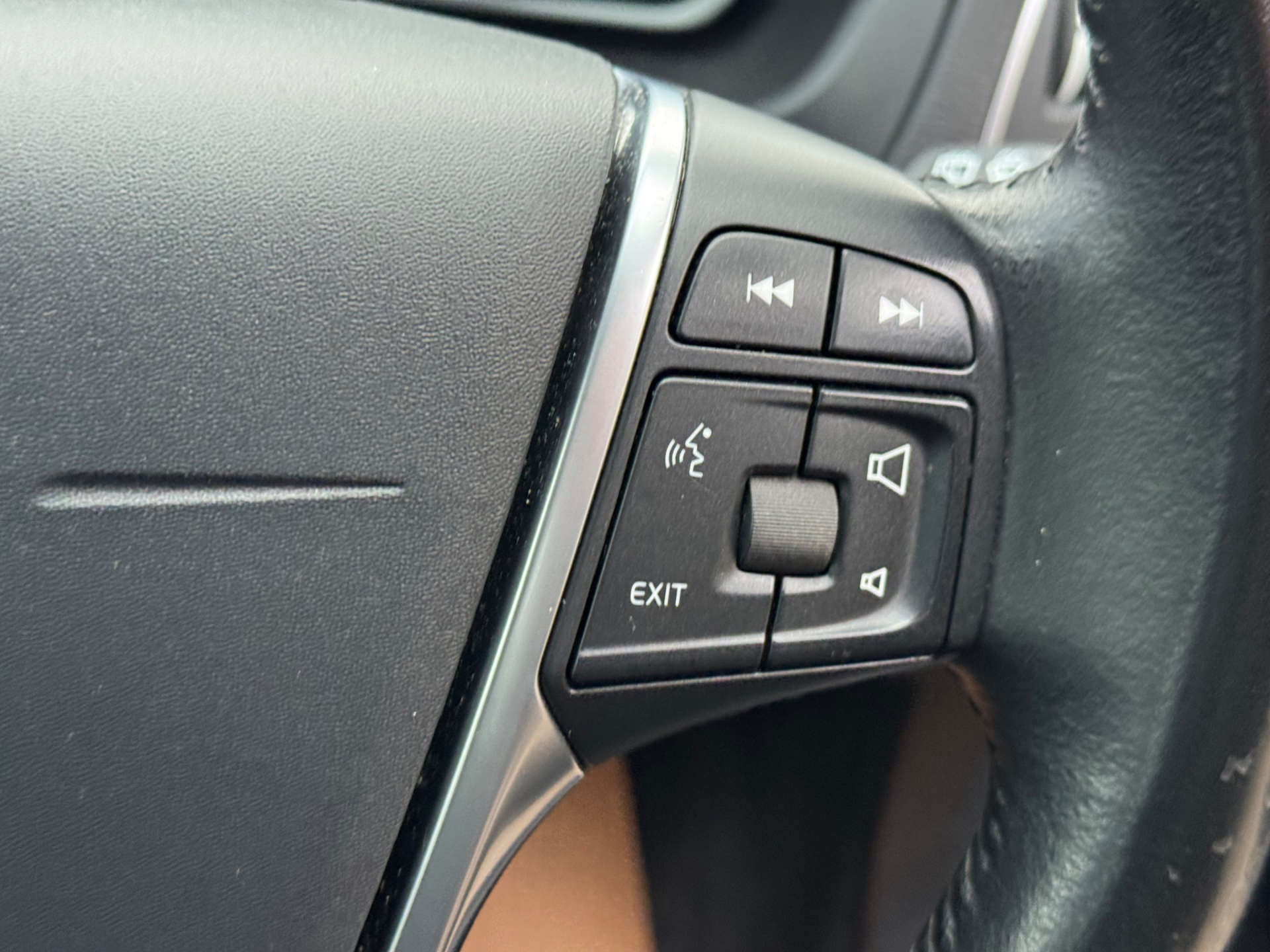 VOLVO V40 2.0 V40 Momentum Edition D2 5dr #19