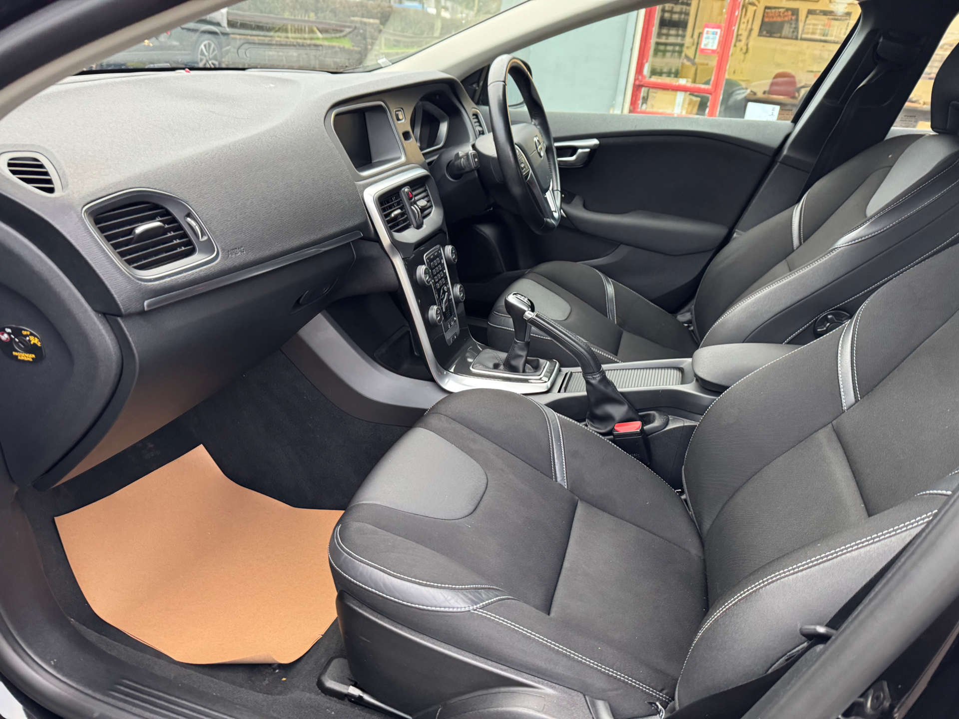 VOLVO V40 2.0 V40 Momentum Edition D2 5dr #23