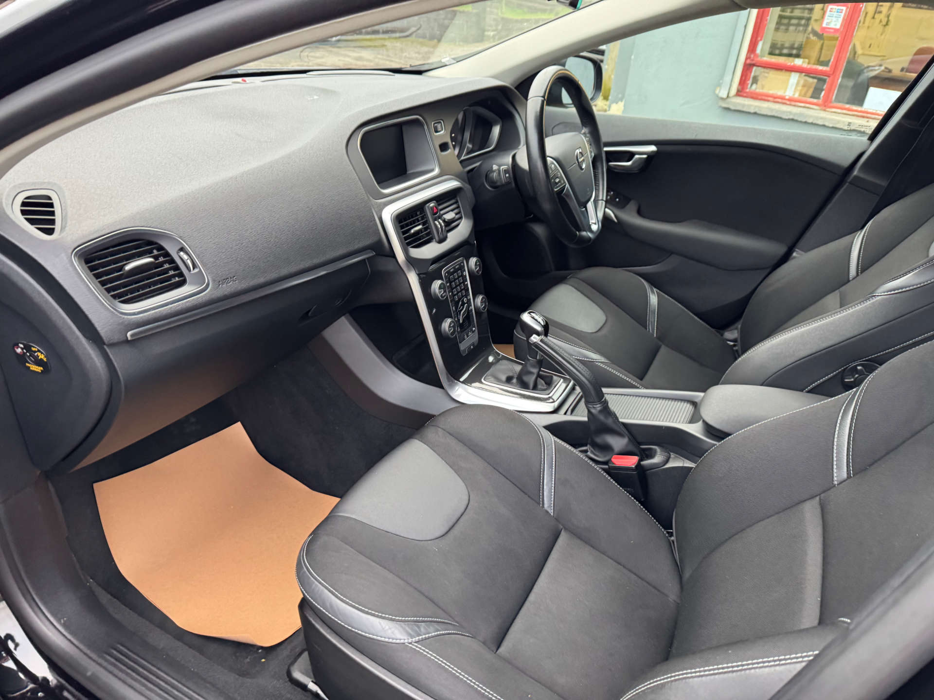 VOLVO V40 2.0 V40 Momentum Edition D2 5dr #24