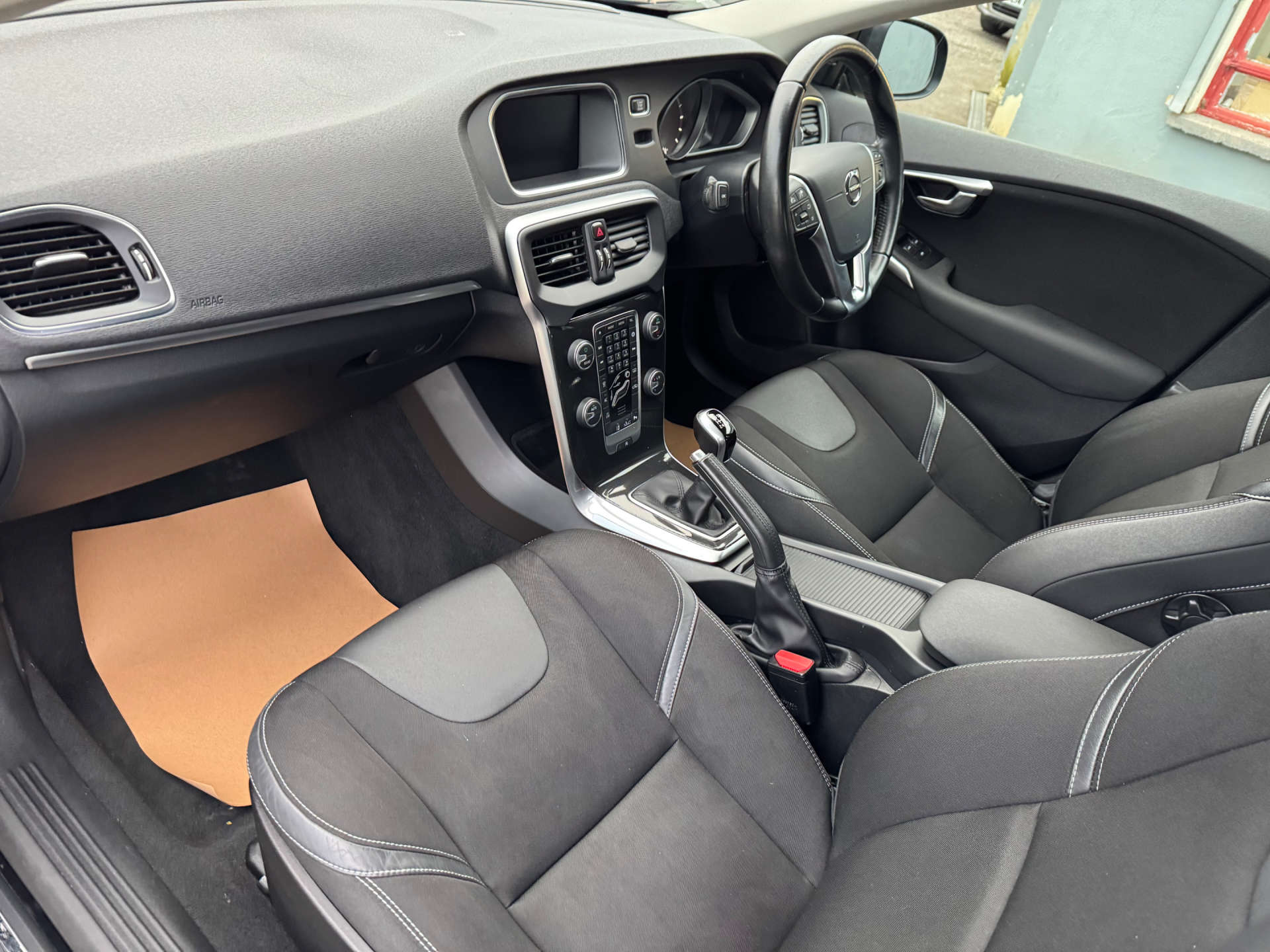 VOLVO V40 2.0 V40 Momentum Edition D2 5dr #25