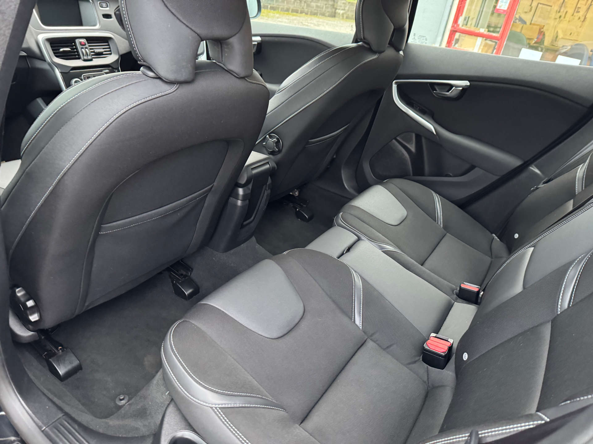 VOLVO V40 2.0 V40 Momentum Edition D2 5dr #35