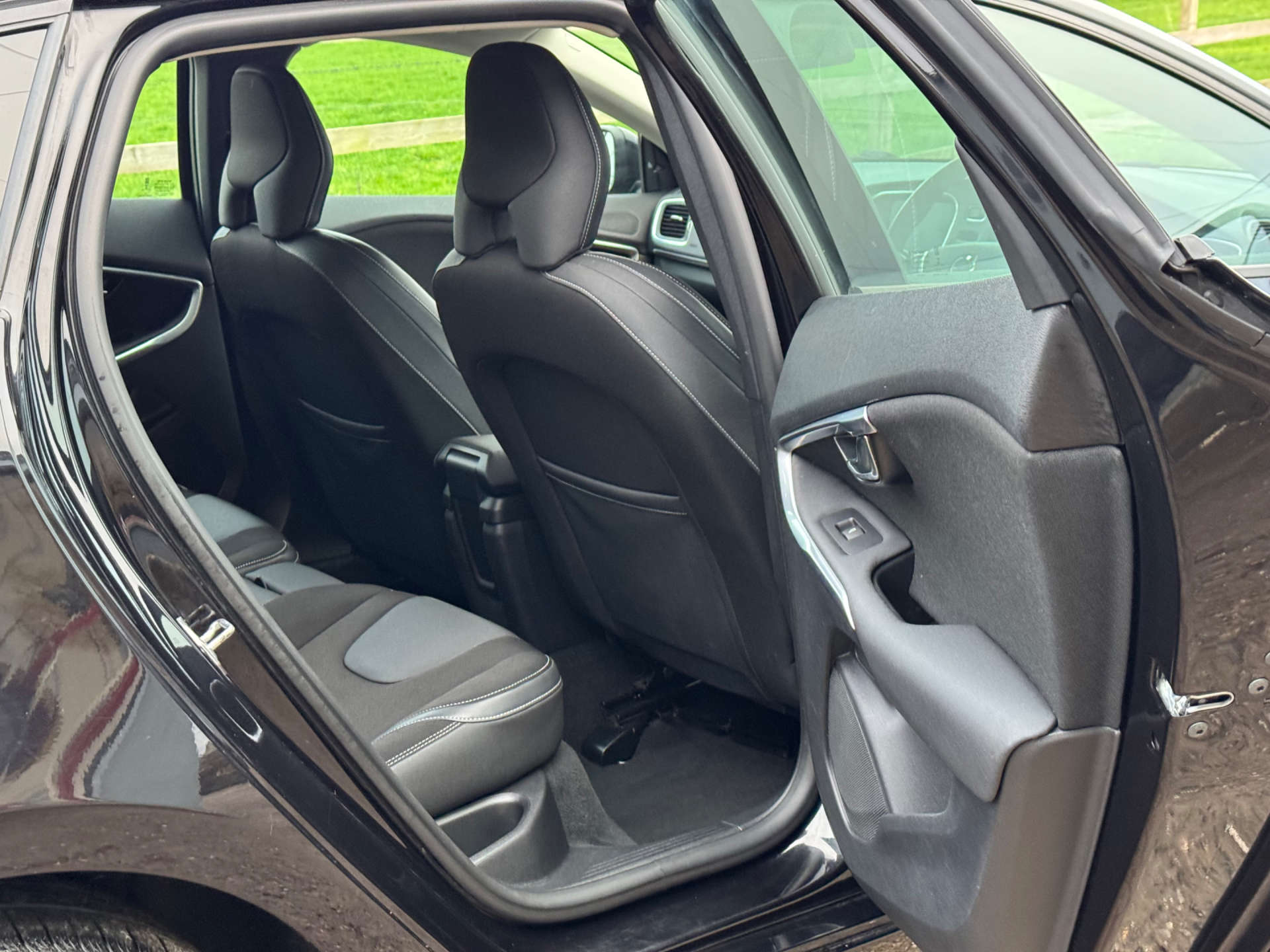 VOLVO V40 2.0 V40 Momentum Edition D2 5dr #36