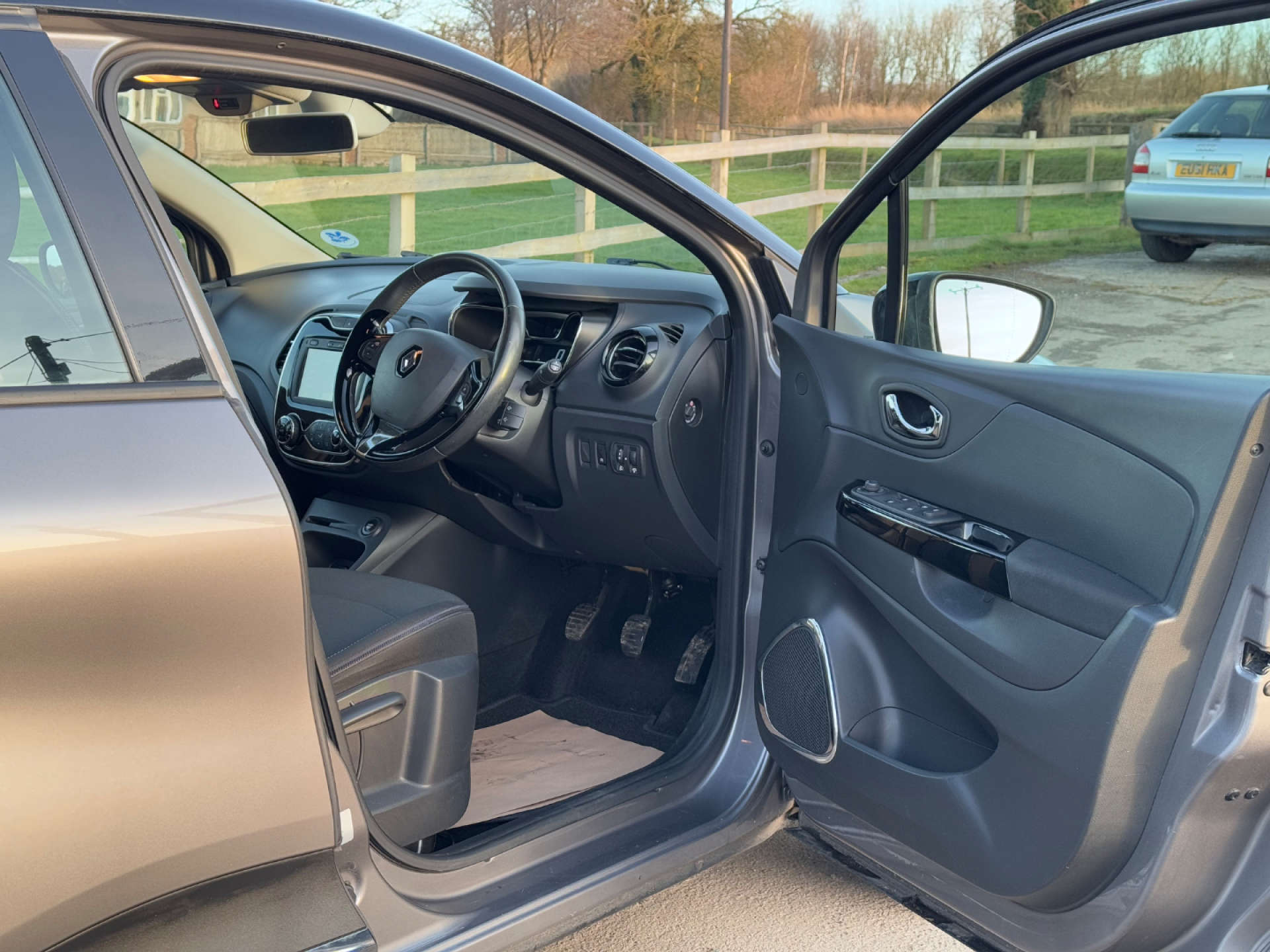 RENAULT CAPTUR 0.9 Captur Dynamique MediaNav Energy TCe S/S 5dr #8