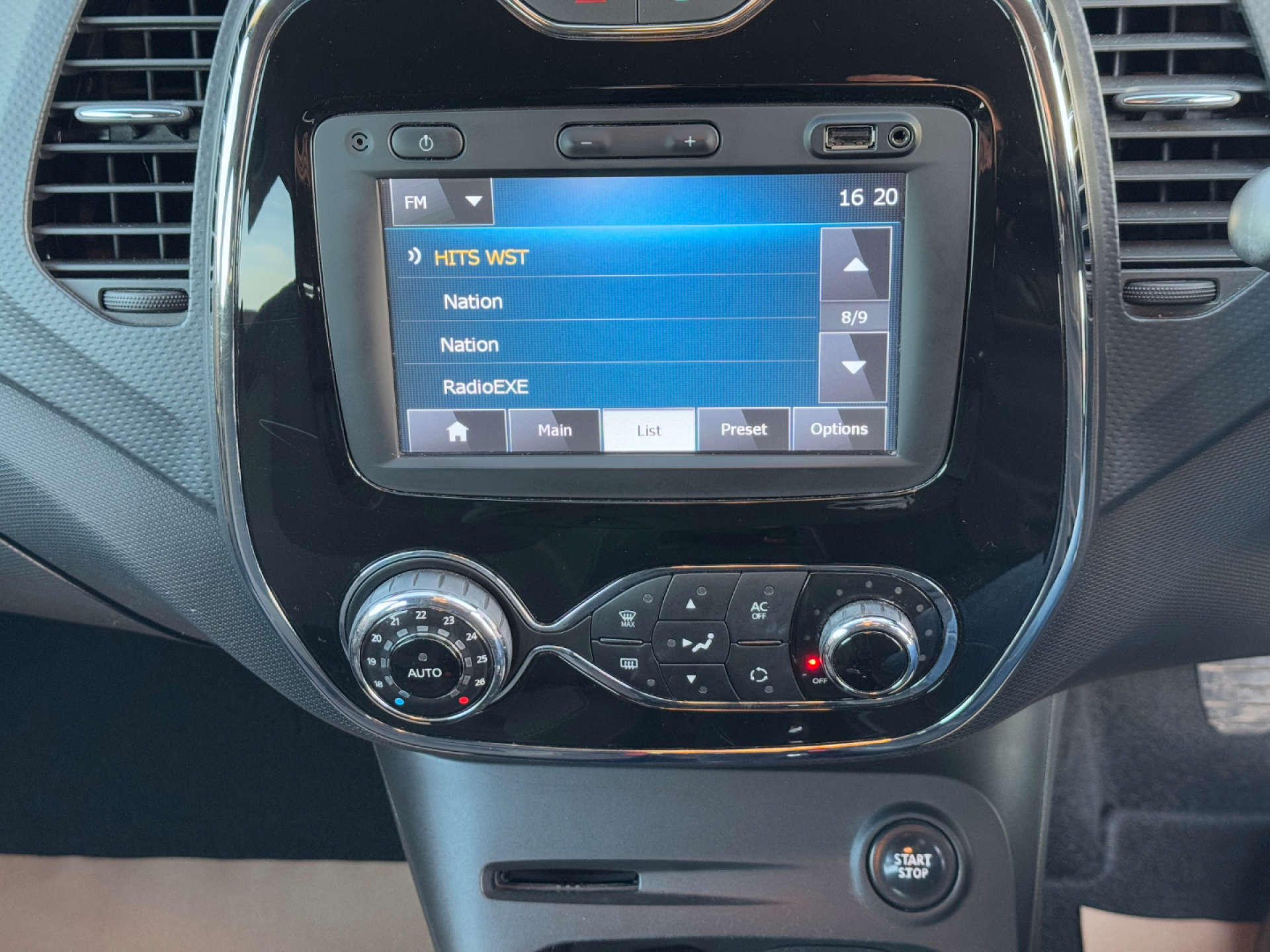 RENAULT CAPTUR 0.9 Captur Dynamique MediaNav Energy TCe S/S 5dr #16