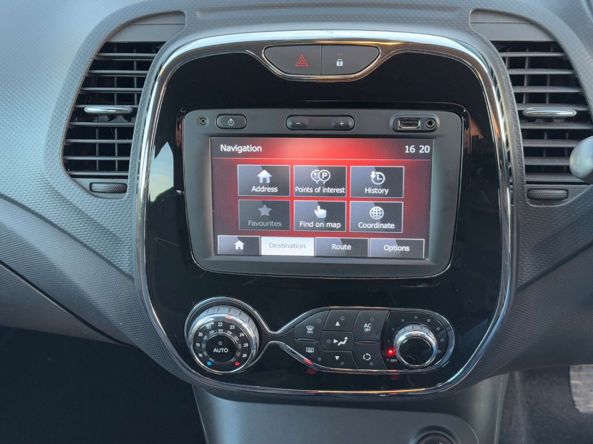 RENAULT CAPTUR 0.9 Captur Dynamique MediaNav Energy TCe S/S 5dr #18