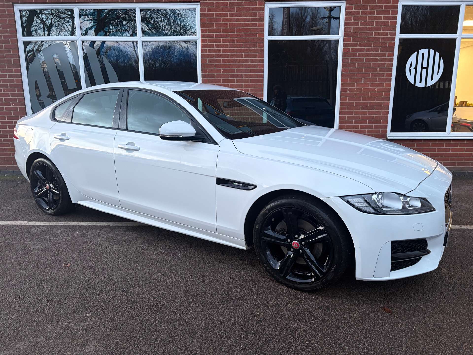 2018 Jaguar XF 2.0TD R-Sport (240ps) Saloon 4d 1998cc Auto
