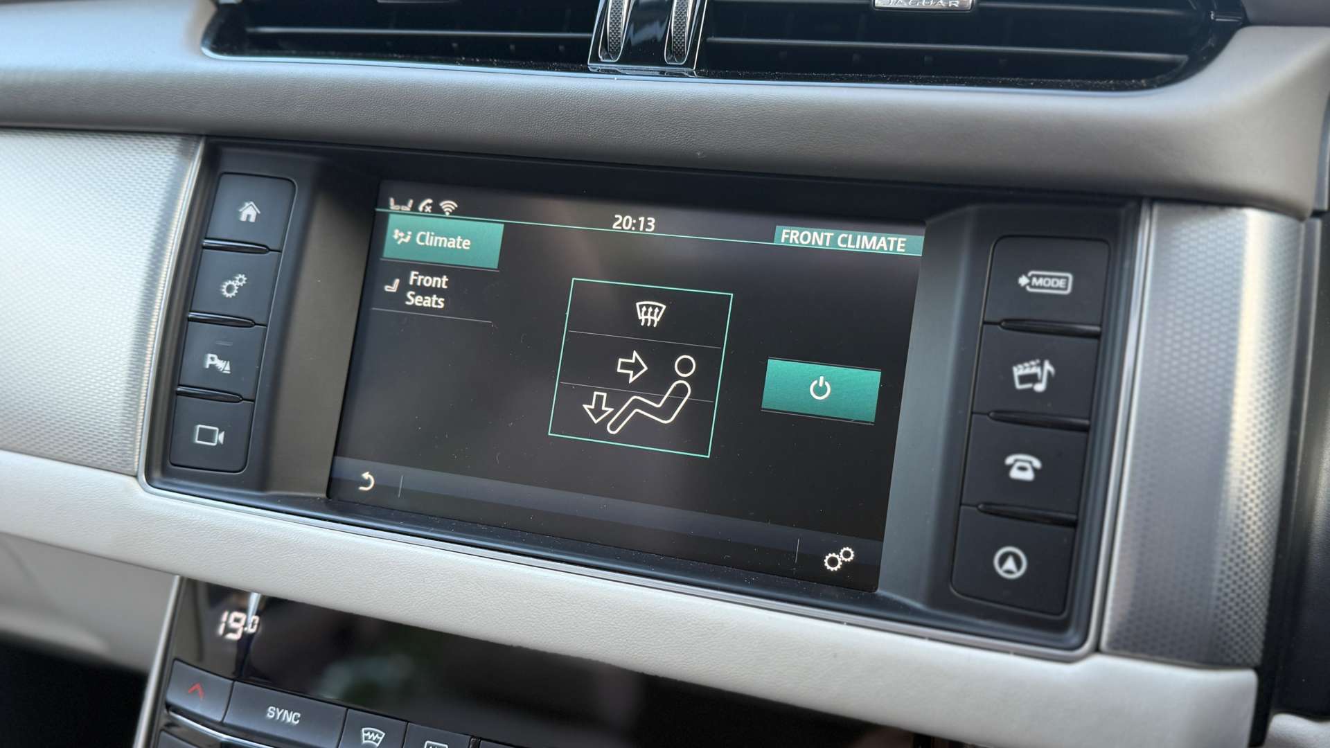 JAGUAR XF 2.0 XF Portfolio D AWD Auto 4WD 4dr #40