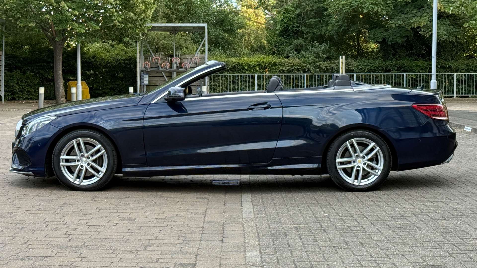 MERCEDES-BENZ E-CLASS 2.1 E220 AMG Line Bluetec Auto 2dr #2