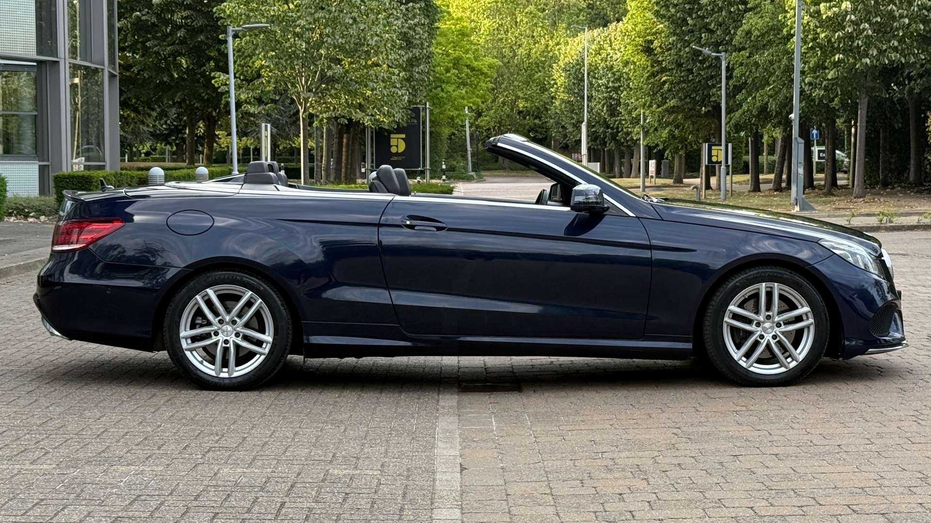 MERCEDES-BENZ E-CLASS 2.1 E220 AMG Line Bluetec Auto 2dr #13