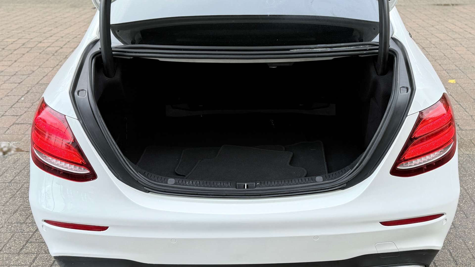 MERCEDES-BENZ E-CLASS 2.0 E 220 D AMG Line Premium Auto 4dr #34