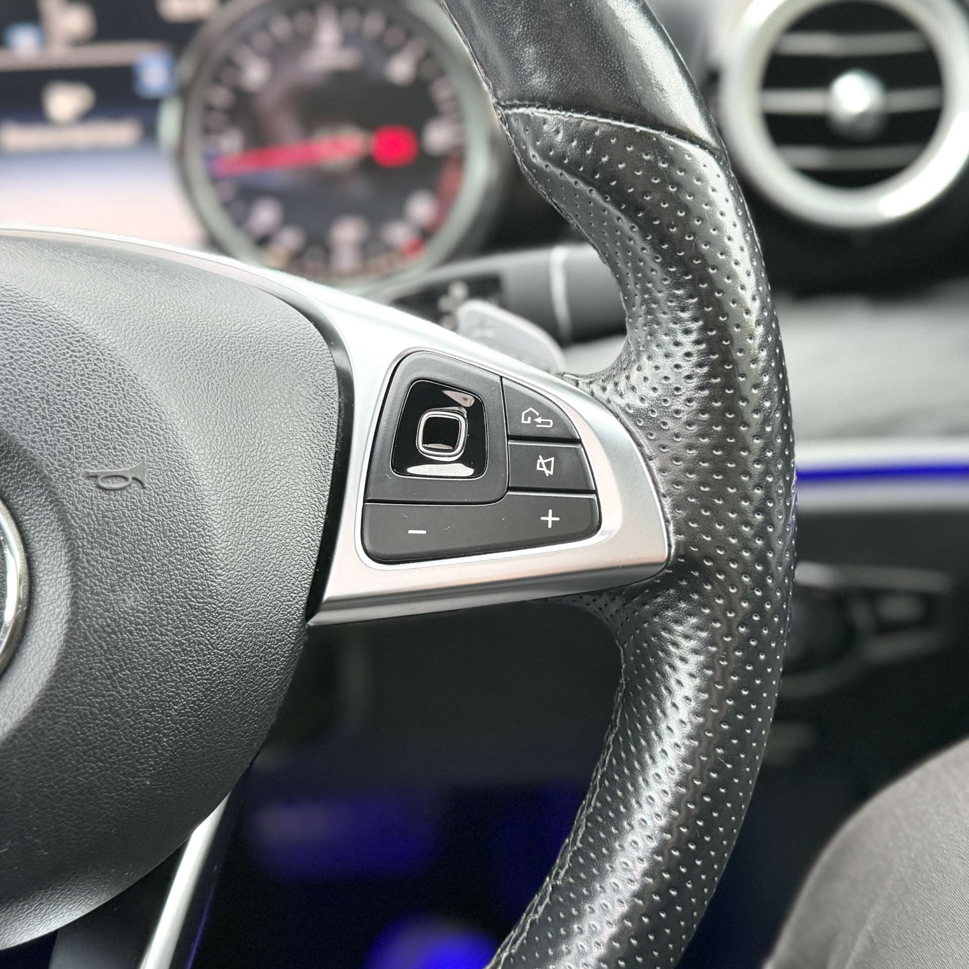 MERCEDES-BENZ E-CLASS 2.0 E 220 D AMG Line Premium Auto 4dr #36