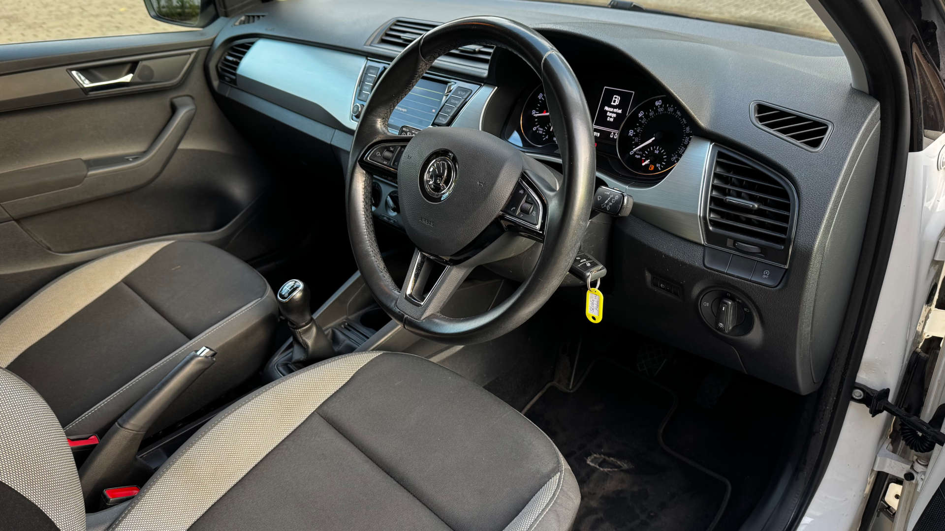 SKODA FABIA 1.0 Fabia Colour Edition MPI 5dr #18