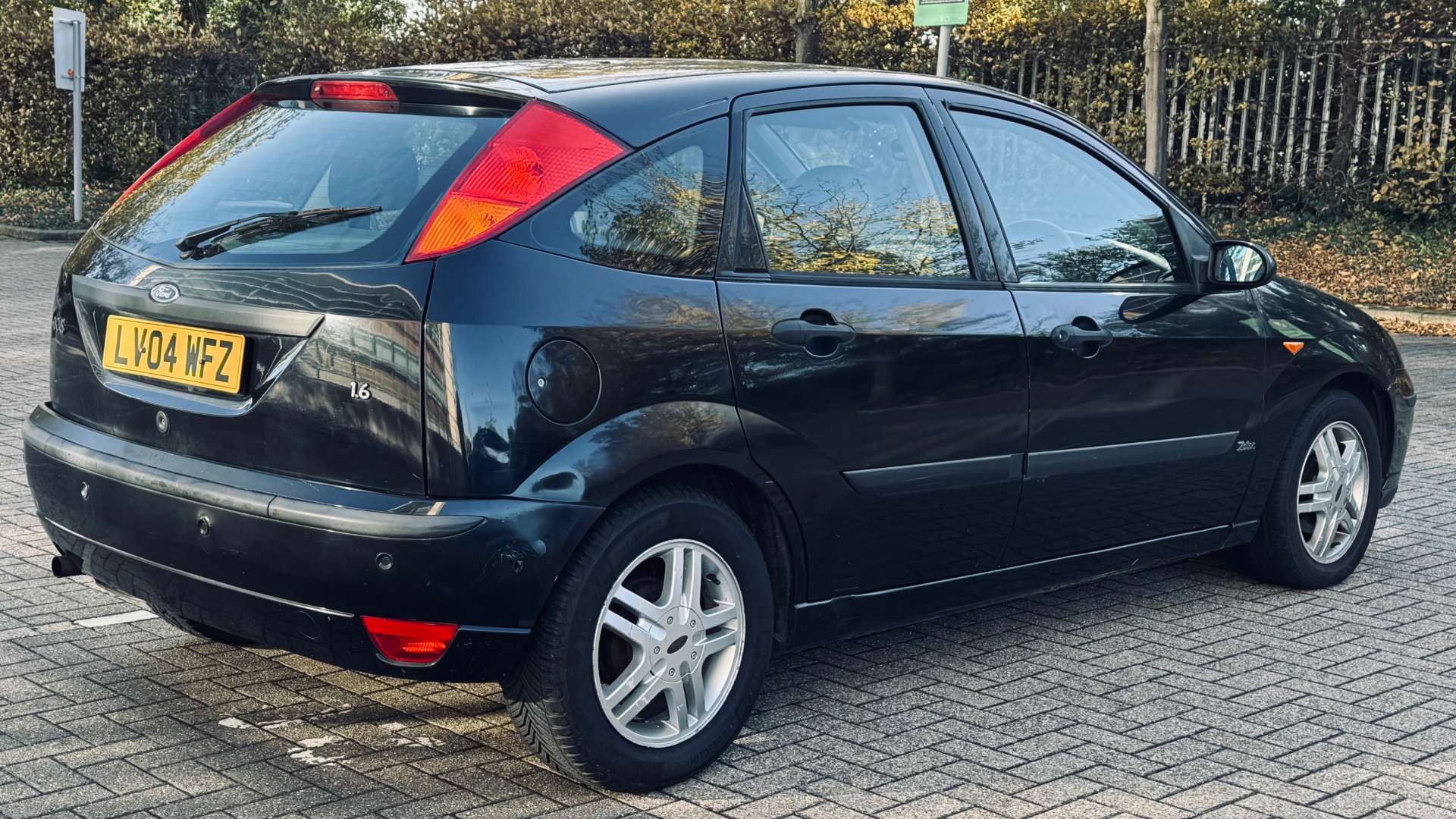 FORD FOCUS 1.6 Focus Zetec Auto 5dr #4