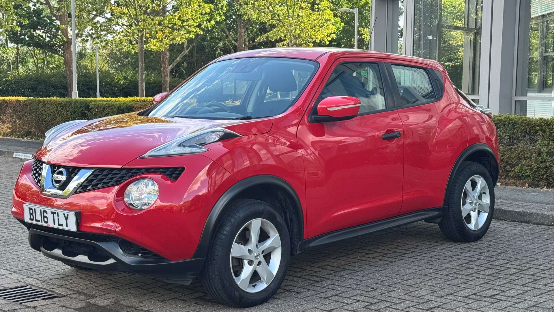 NISSAN JUKE 1.6 Juke Visia 5dr #2