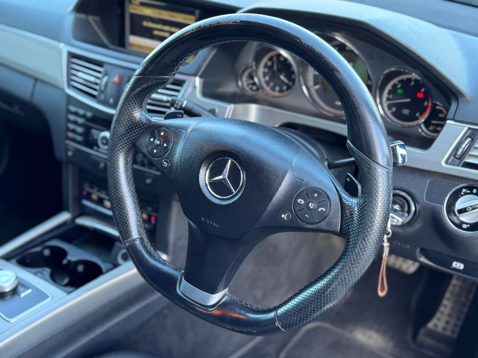 MERCEDES-BENZ E-CLASS 3.0 E350 BlueEfficiency Sport CDi Auto 4dr #32