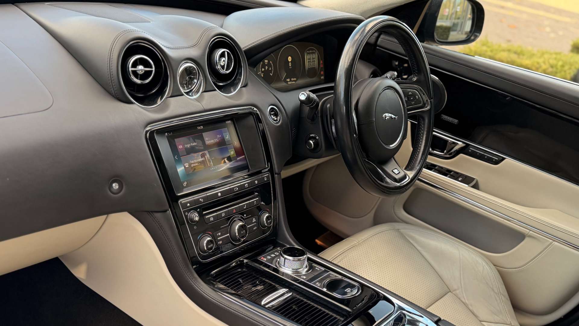 JAGUAR XJ 3.0 XJ R-Sport V6 Auto 4dr #1