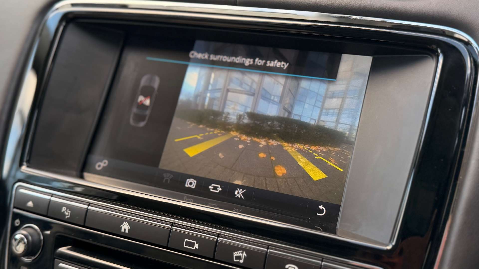 JAGUAR XJ 3.0 XJ R-Sport V6 Auto 4dr #6