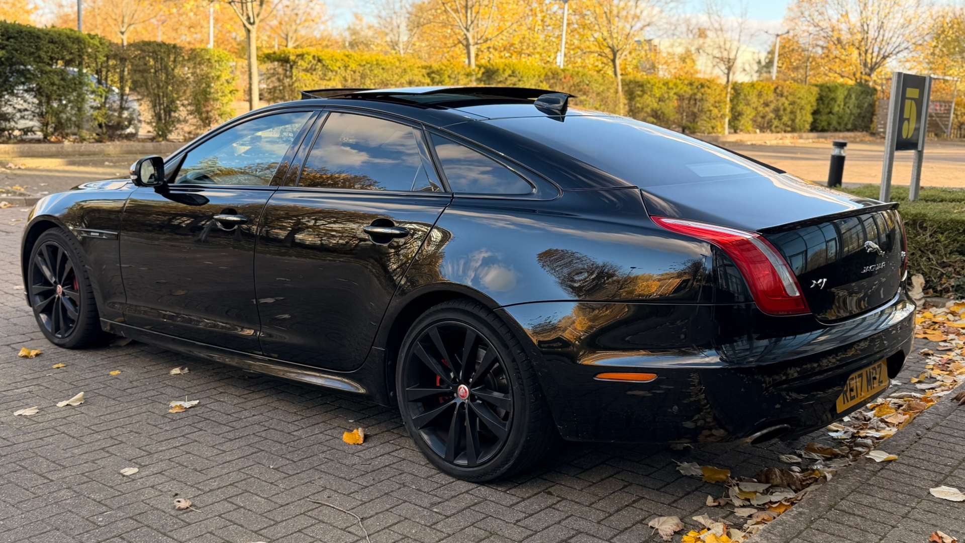 JAGUAR XJ 3.0 XJ R-Sport V6 Auto 4dr #8